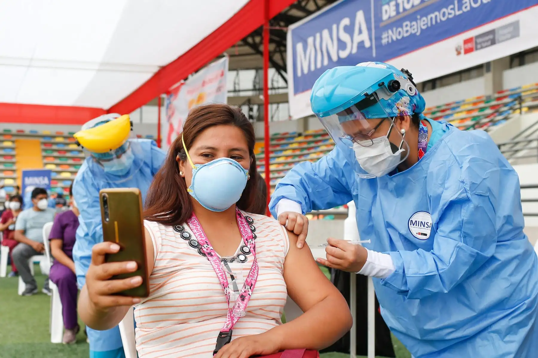 Vacunación a profesionales de la salud en Lima Este.

Foto:ANDINA/ Minsa