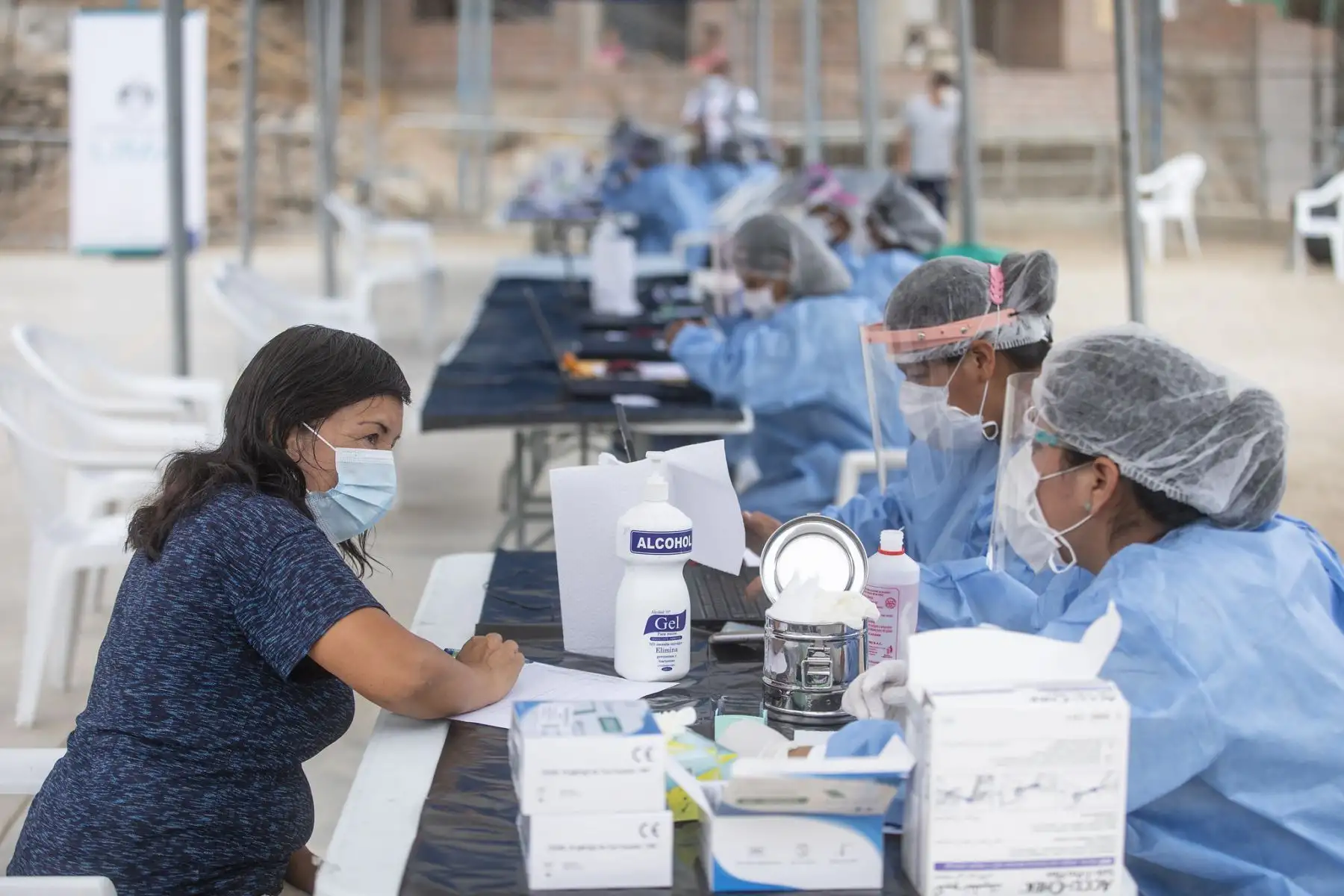 La Municipalidad de Lima a través de Sisol Salud, llevó la campaña Lima Te Cuida a Comas, donde realizaron descartes de covid-19 y otros servicios de salud. Foto: MML