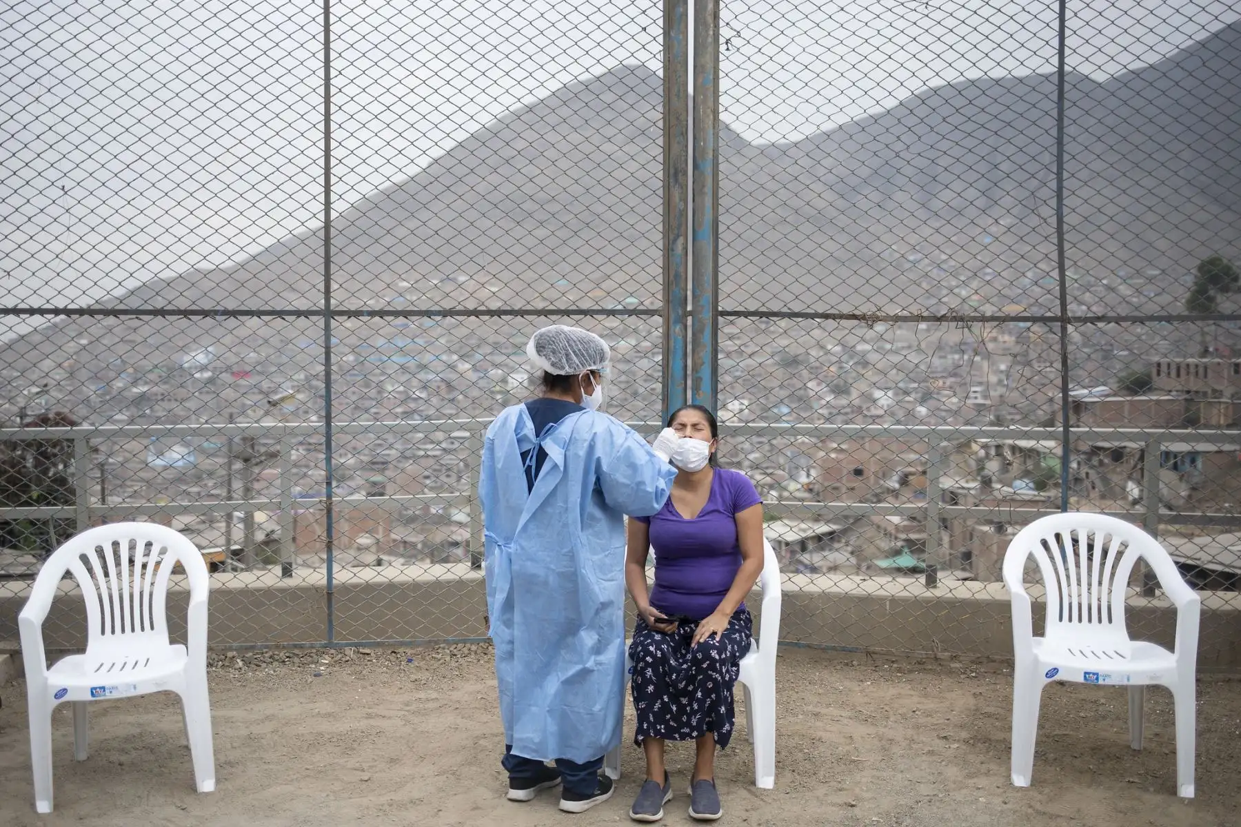 La Municipalidad de Lima a través de Sisol Salud, llevó la campaña Lima Te Cuida a Comas, donde realizaron descartes de covid-19 y otros servicios de salud. Foto: MML