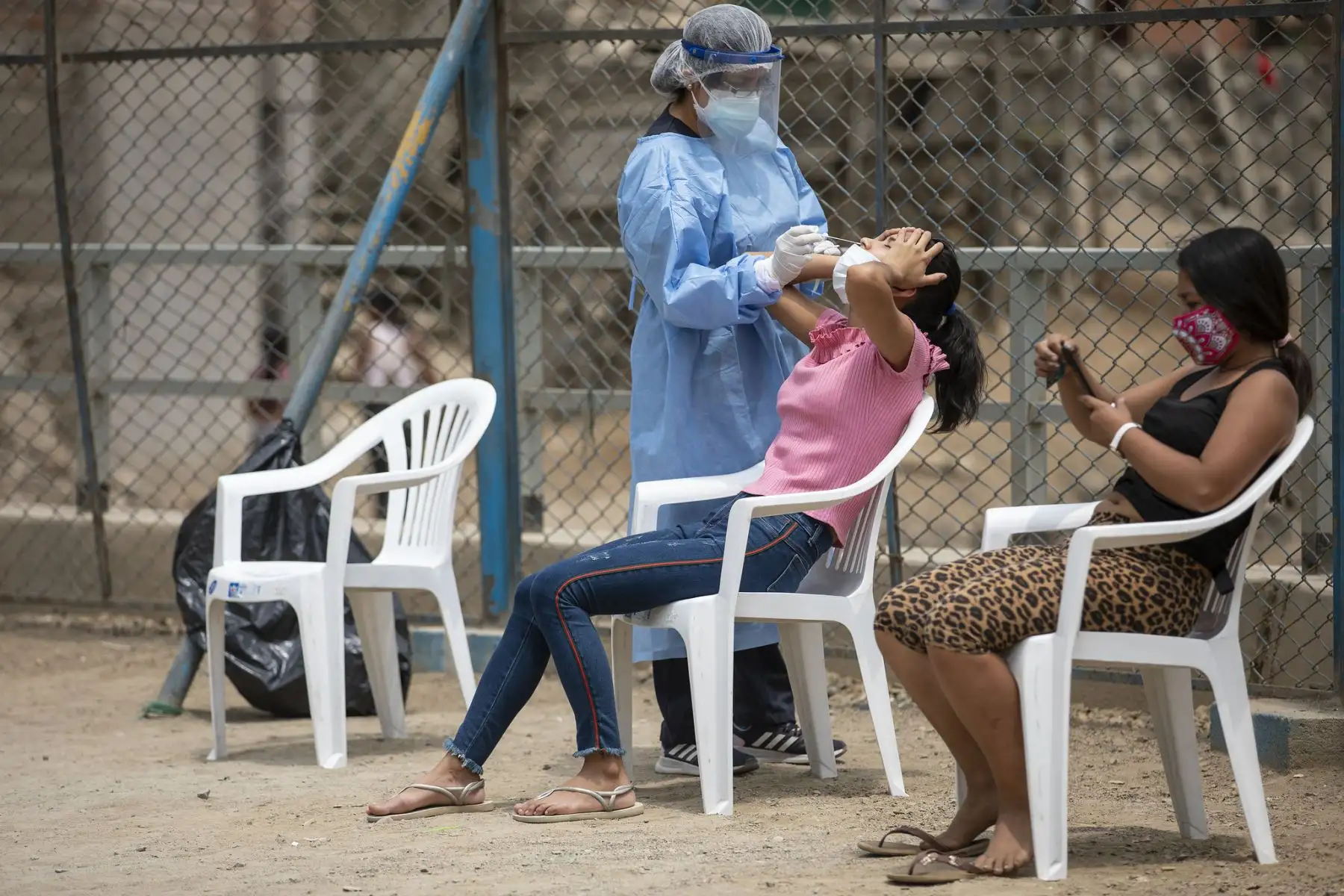La Municipalidad de Lima a través de Sisol Salud, llevó la campaña Lima Te Cuida a Comas, donde realizaron descartes de covid-19 y otros servicios de salud. Foto: MML