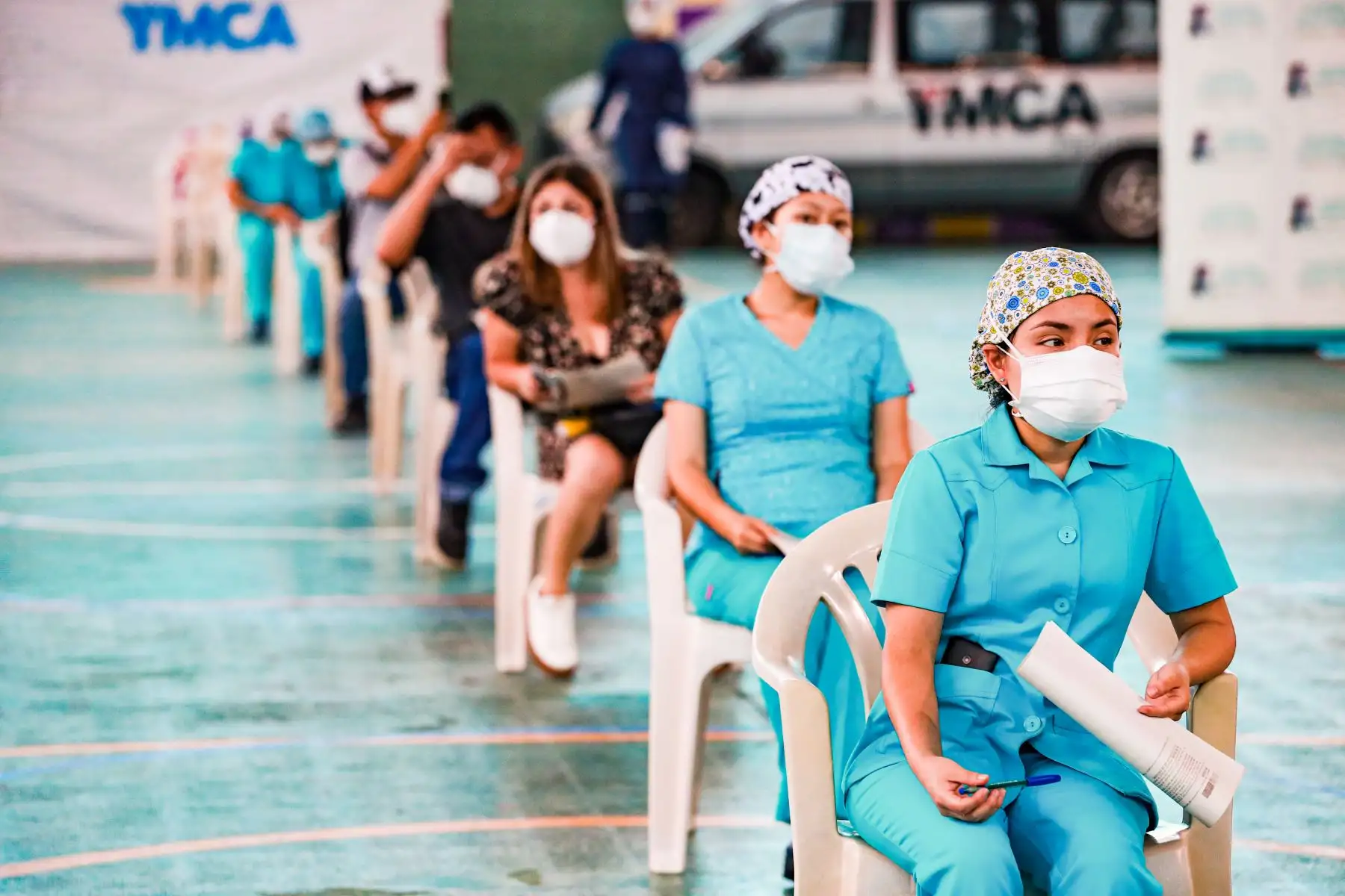 Médicos, enfermeras, y técnicos del Hospital Santa Rosa son vacunados contra el Covid-19.

Foto: ANDINA/Carla Patiño