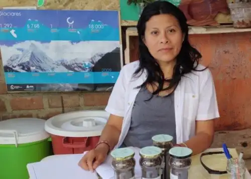 Maribel Zamata Quispe, inventora de dispositivos y un procedimiento para compostaje de residuos orgánicos, que le valieron dos medallas de plata en la Feria Internacional de Invenciones 2020 celebrada en Corea del Sur. Foto: Facebook/Maribel Zamata
