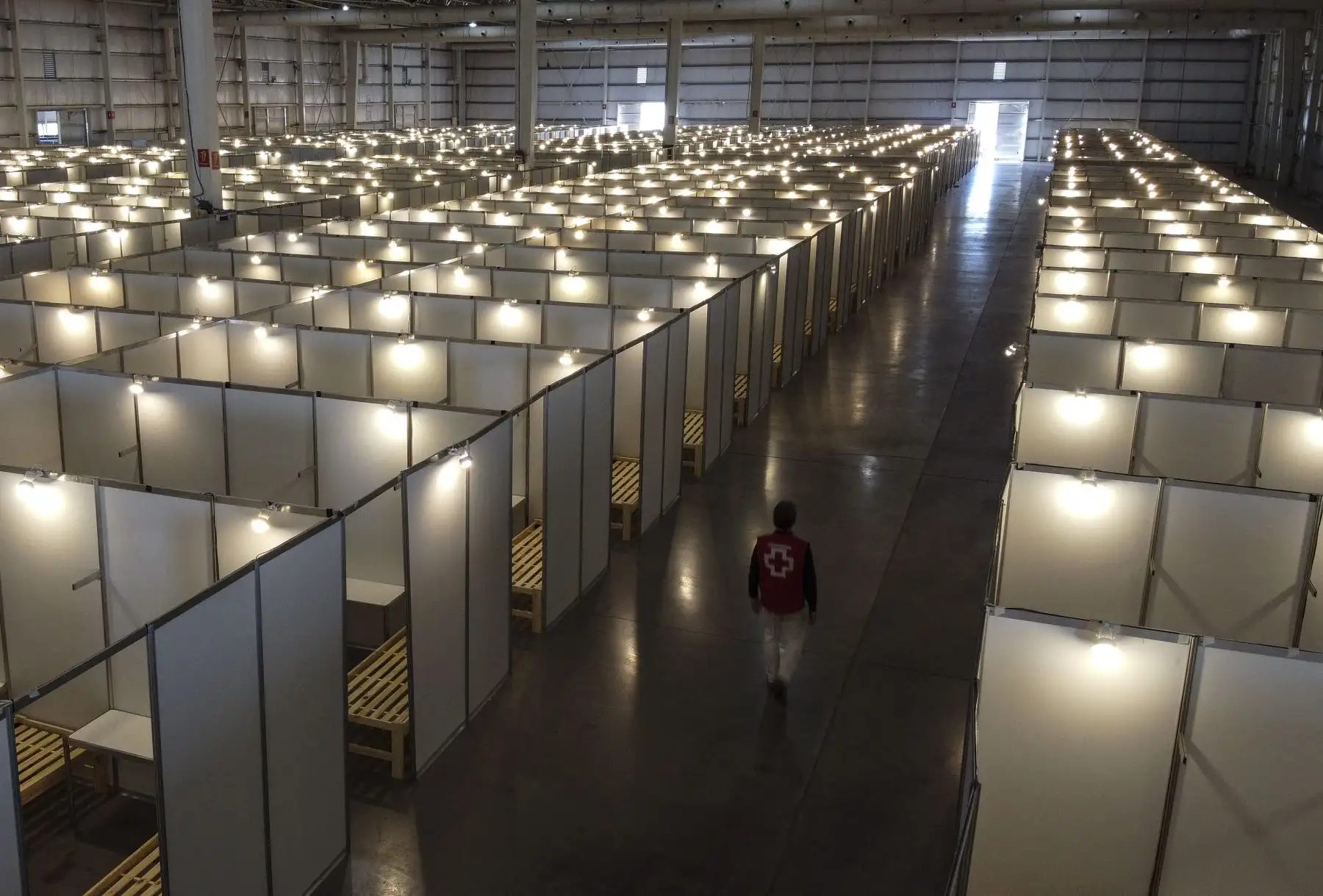 Vista del hospital de campaña de 2,500 camas para pacientes con coronavirus instalado dentro de Tecnopolis -un parque de ciencia, tecnología y cultura- en Villa Martelli, provincia de Buenos Aires. Foto: AFP