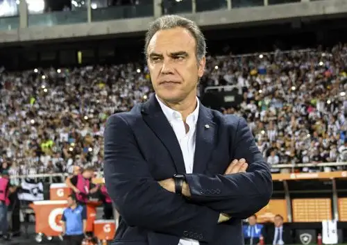 El uruguayo de 59 años tiene vasta experiencia en el fútbol chileno ya que entrenó a la Universidad de Chile y a la Universidad Católica entre 2012 y 2015. Foto: AFP
