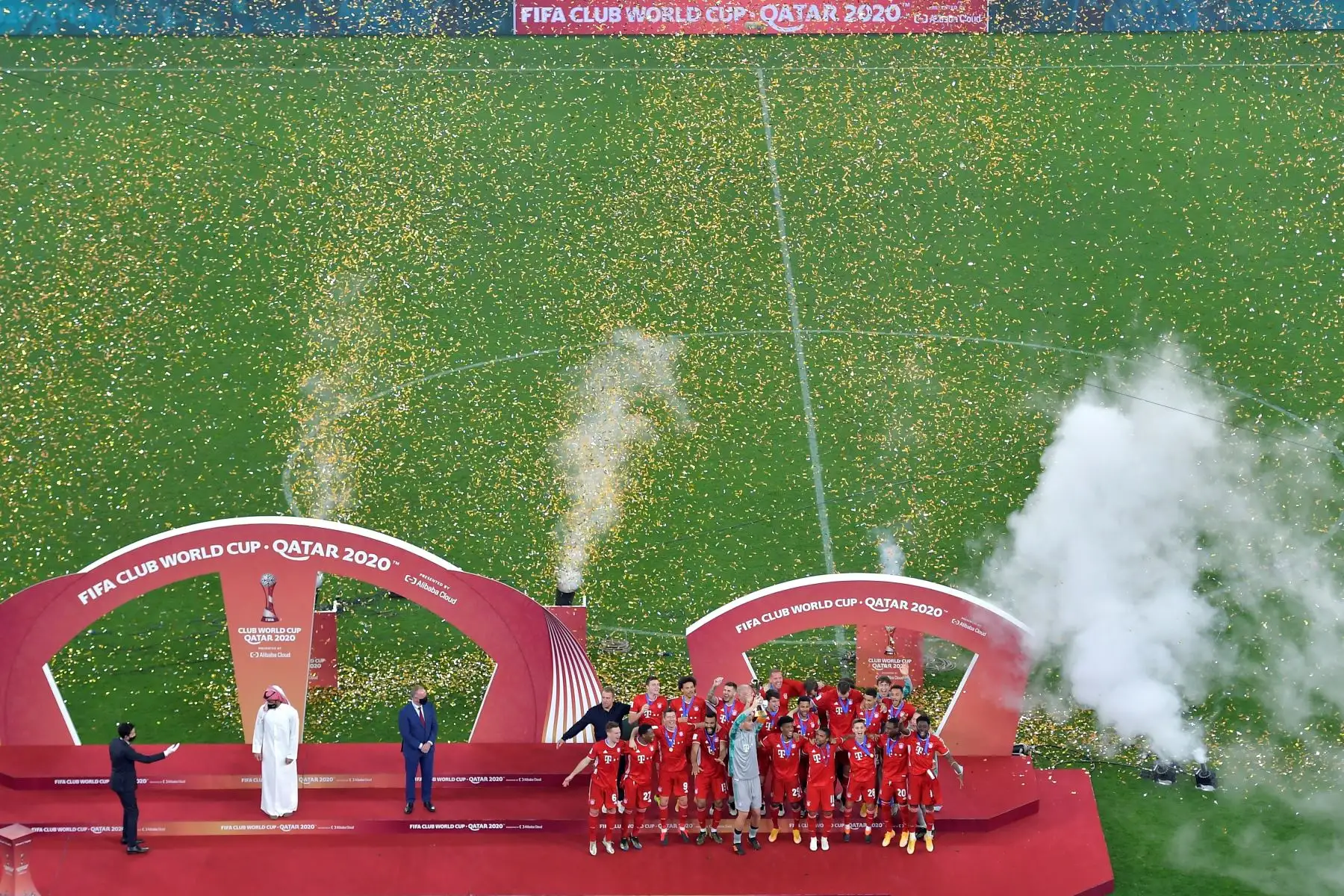 Los jugadores del Bayern de Múnich celebran con el trofeo del Mundial de Clubes tras ganar el último partido de fútbol entre el Bayern de Múnich y Tigres UANL en el Mundial de Clubes de la FIFA. Foto: EFE