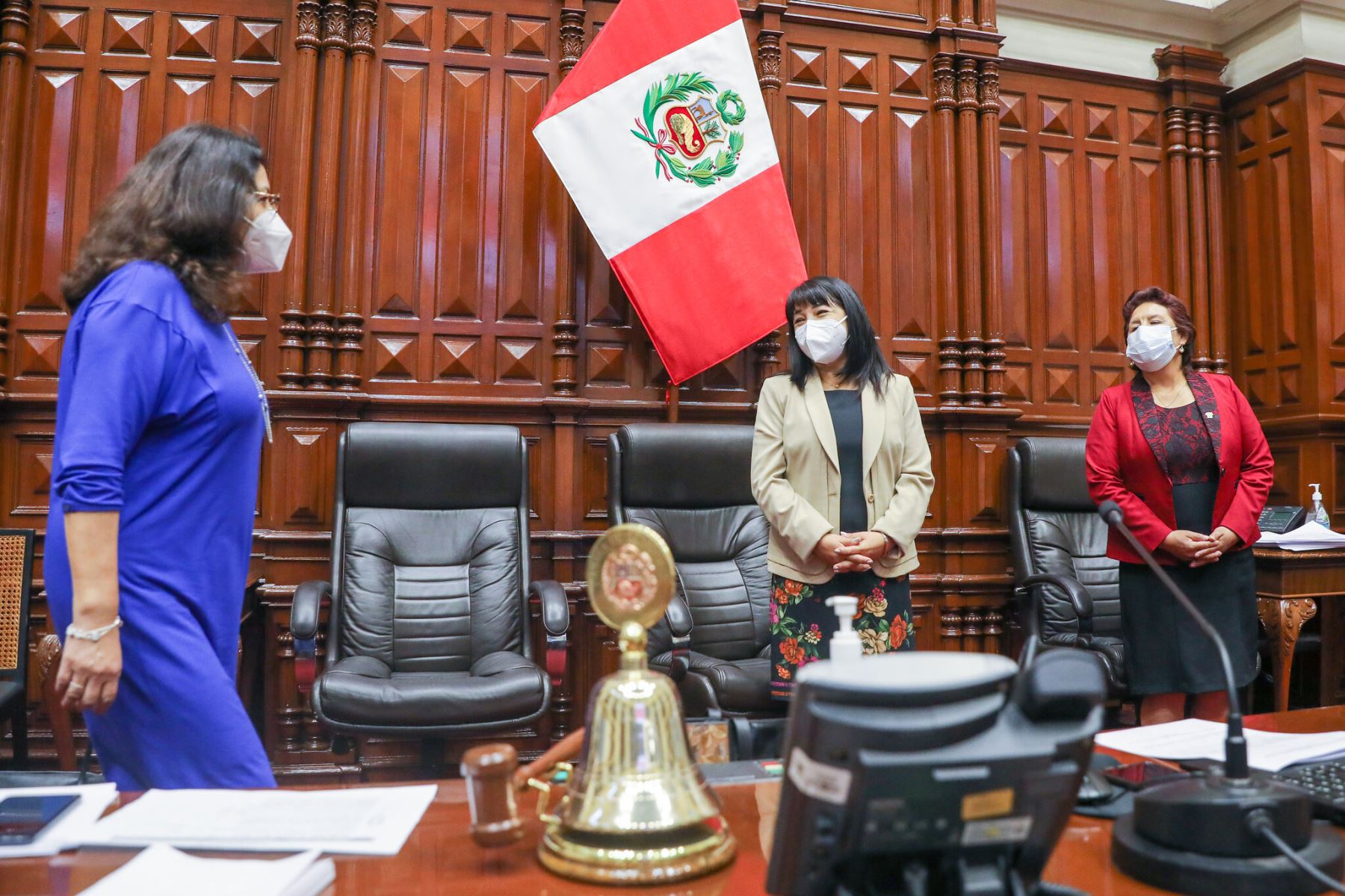 La premier Violeta Bermúdez se presentó ante el Pleno del Congreso junto a la ministra de Salud, Pilar Mazzetti y al ministro de Trabajo, Javier Palacios. Foto: Congreso