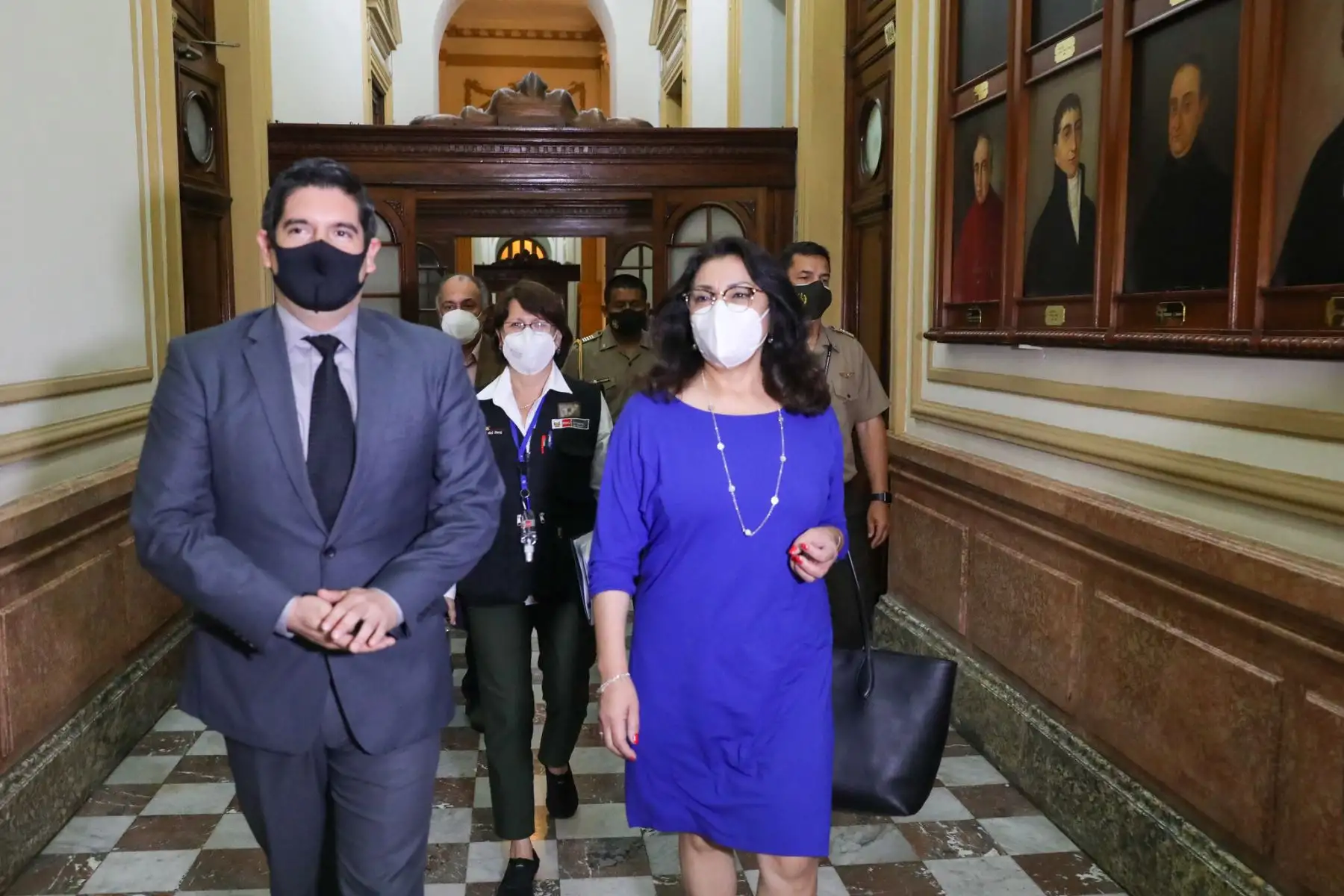 La premier Violeta Bermúdez se presentó ante el Pleno del Congreso junto a la ministra de Salud, Pilar Mazzetti y al ministro de Trabajo, Javier Palacios. Foto: Congreso