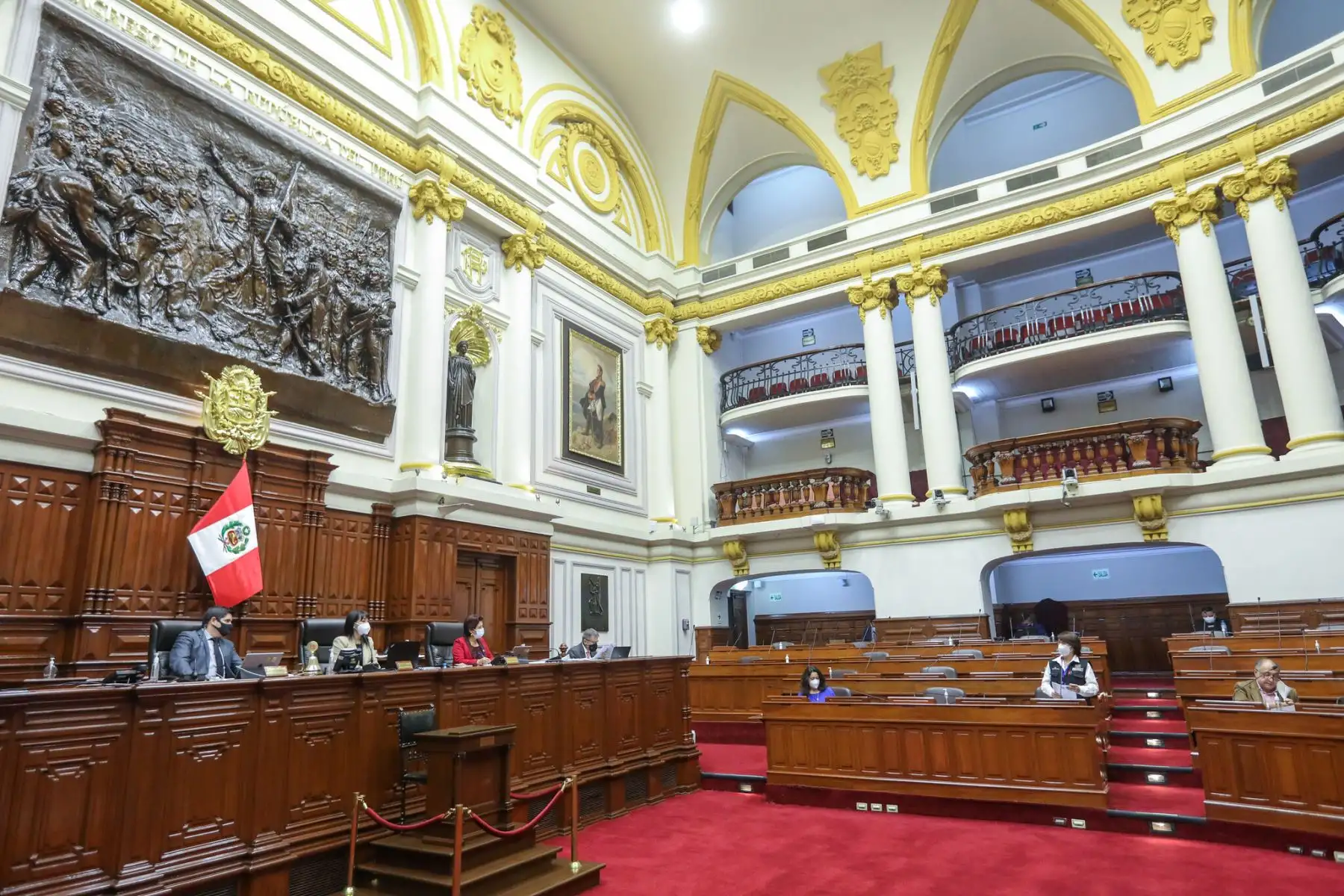 La premier Violeta Bermúdez se presentó ante el Pleno del Congreso junto a la ministra de Salud, Pilar Mazzetti y al ministro de Trabajo, Javier Palacios. Foto: Congreso