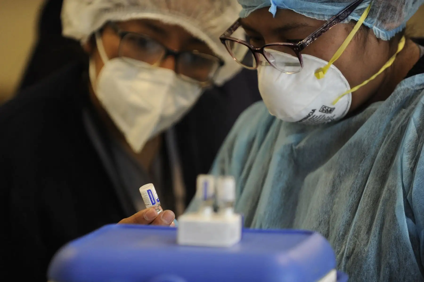 El jefe de Estado ponderó que este tipo de medicinas requiere una cadena de frío de "entre dos y ocho grados" Celsius, lo que "facilita su transporte y conservación". Foto: AFP