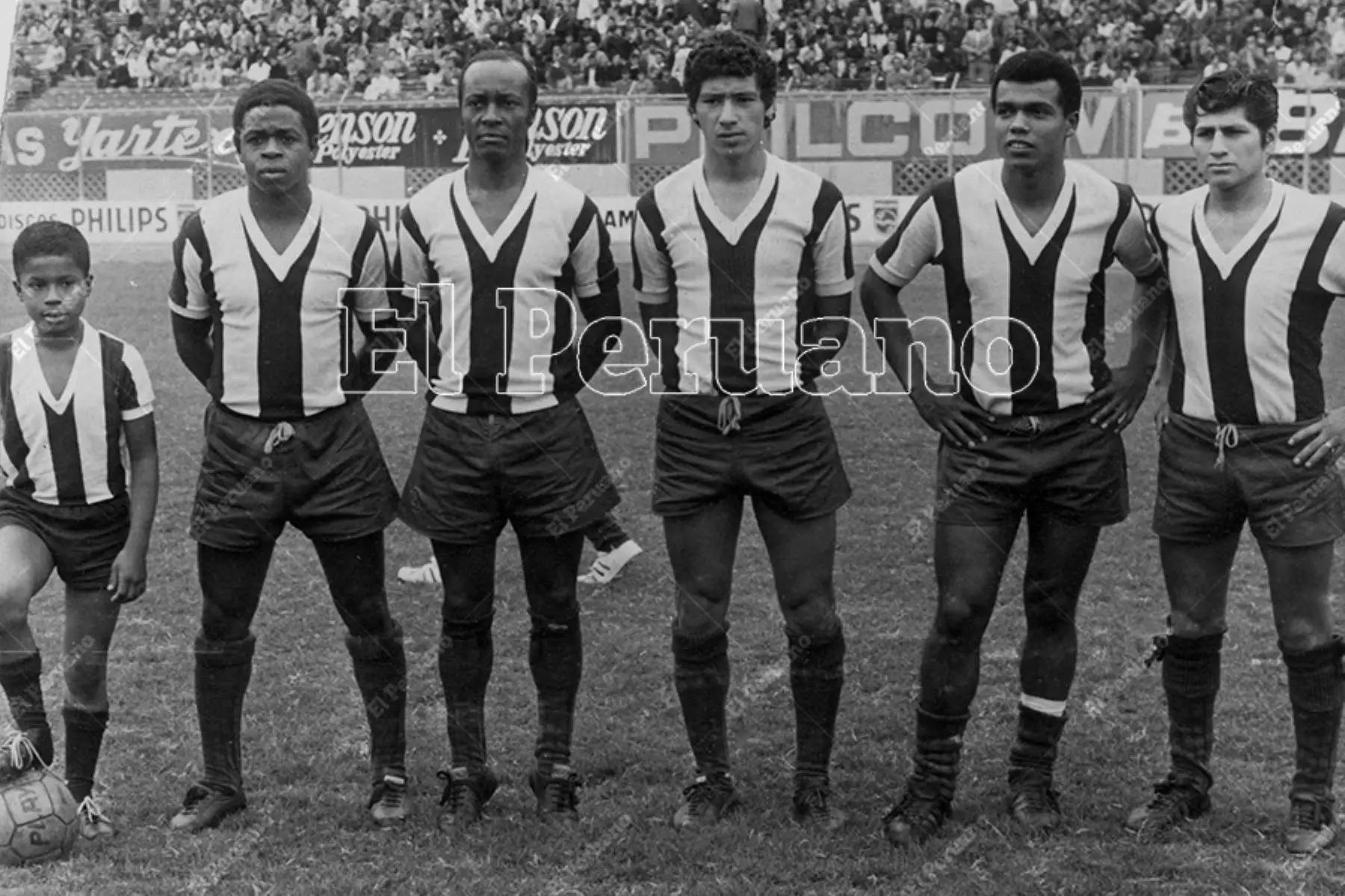 Lima - 20 junio 1970 / Víctor "Pitín" Zegarra y Teófilo Cubillas en la formación de Alianza Lima. Foto: Archivo Histórico de El Peruano.