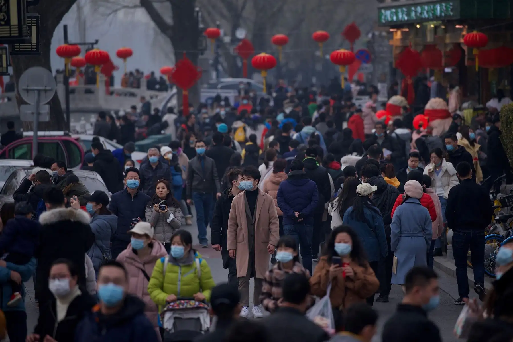 La gente visita el lago Houhai en Beijing, en China, el primer día del Año Nuevo Lunar del Buey. Foto: AFP