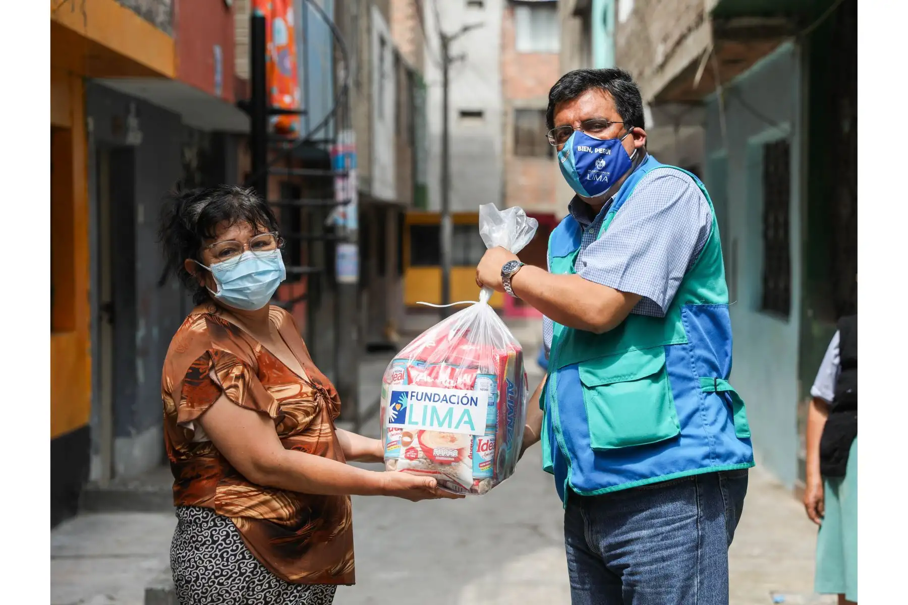La Municipalidad de Lima entregó canastas con víveres de primera necesidad a personas con discapacidad. Foto: MML