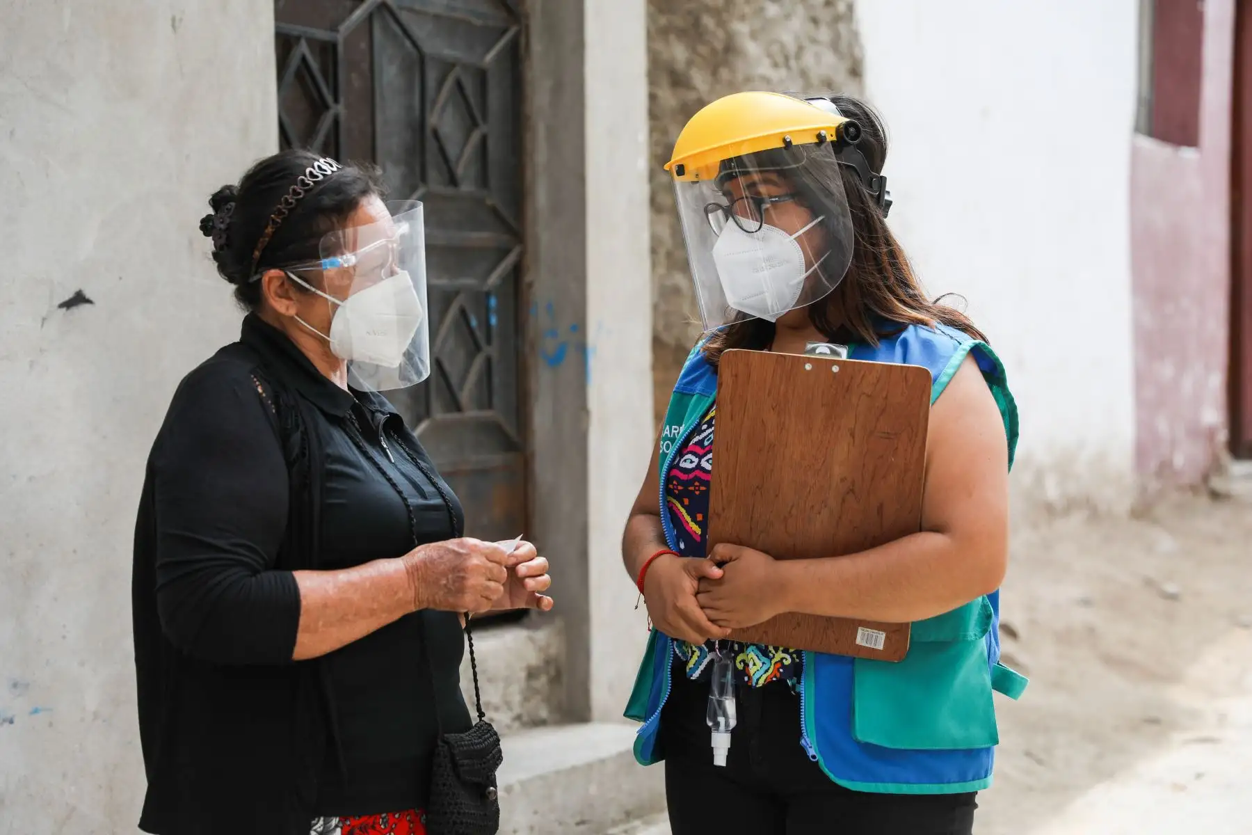 La Municipalidad de Lima entregó canastas con víveres de primera necesidad a personas con discapacidad. Foto: MML