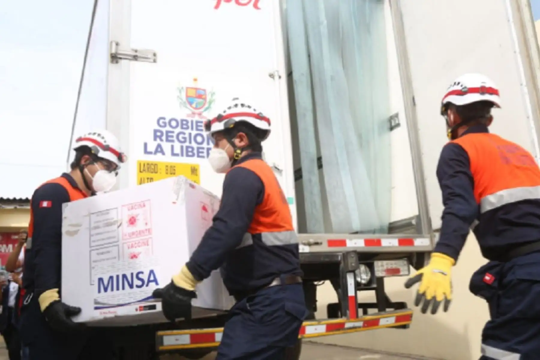 La región La Libertad completó el 100% de la distribución de las 4,367 dosis de las vacunas de Sinopharm que llegaron el miércoles a la región para ser inoculadas en el mismo número de profesionales que se encuentra en la primera línea de defensa contra el virus.
