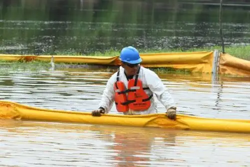 Plus Petrol Norte informó que tras las acciones de limpieza y recojo del crudo en las zonas afectadas del río Corrientes no ha quedado crudo en el agua y continúa el trabajo de limpieza en las orillas. Foto: ANDINA/difusión.