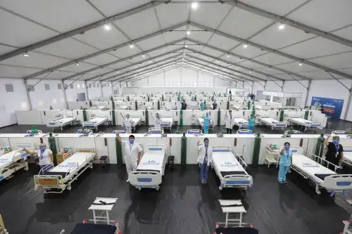 Con el objetivo de ampliar la oferta de servicios a pacientes con covid-19, la Red Asistencial Ica del Seguro Social de Salud (EsSalud), puso en funcionamiento el hospital blanco Villa Ica, para brindar atención oportuna a pacientes leves y moderados. ANDINA/Difusión