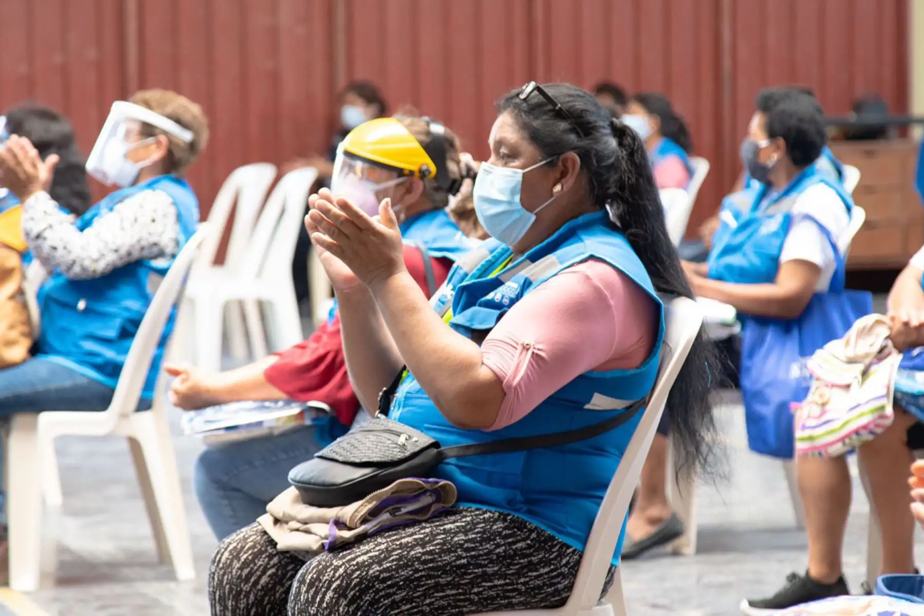 El Minsa y la Diresa Ica realizaron la entrega de 200 pulsioxímetros, mascarillas y material de información a 50 comités comunitarios conformados en El Carmen, Chincha, como parte de las acciones preventivas frente a la COVID- 19. Foto: ANDINA/ Minsa