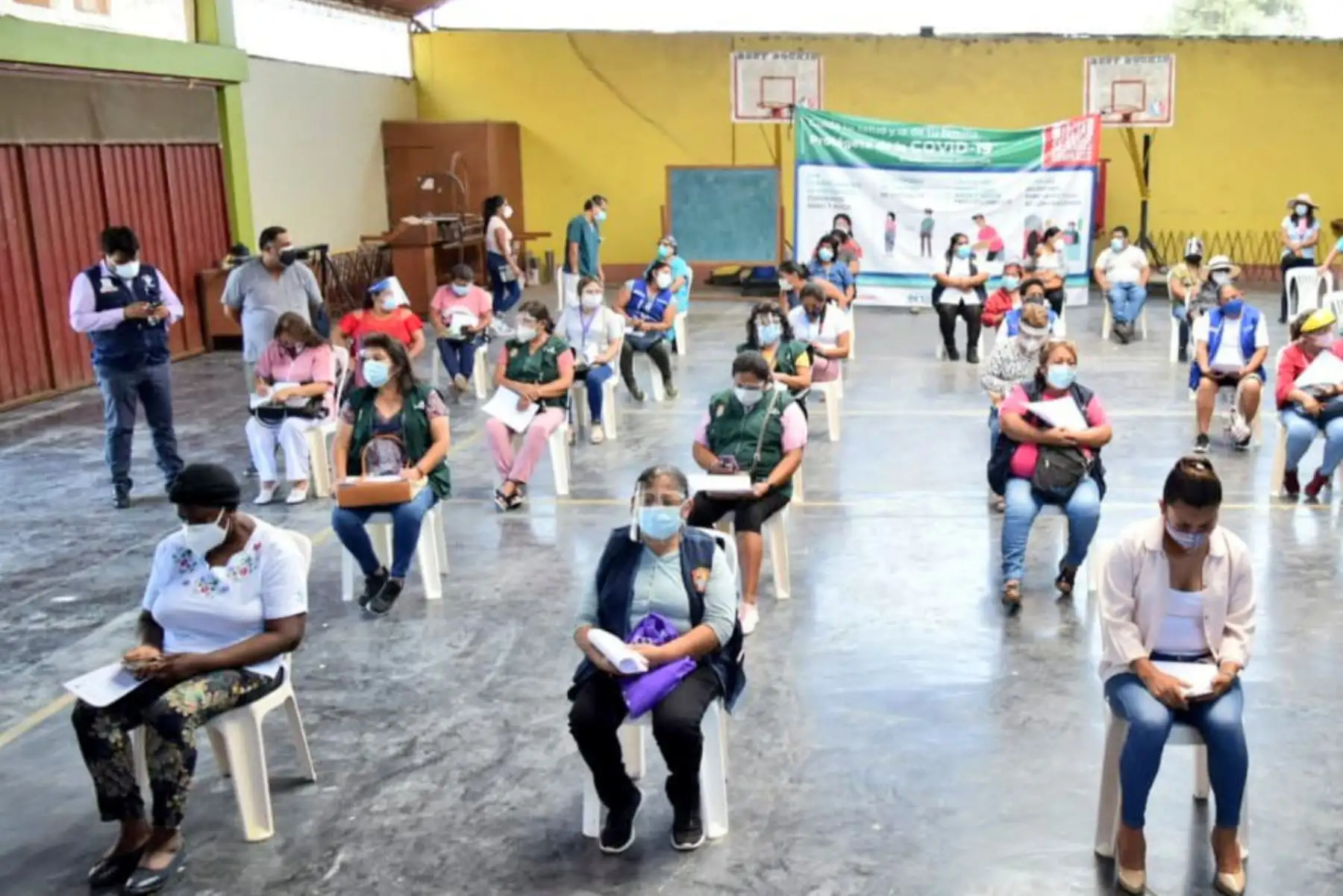 El Minsa y la Diresa Ica realizaron la entrega de 200 pulsioxímetros, mascarillas y material de información a 50 comités comunitarios conformados en El Carmen, Chincha, como parte de las acciones preventivas frente a la COVID- 19. Foto: ANDINA/ Minsa