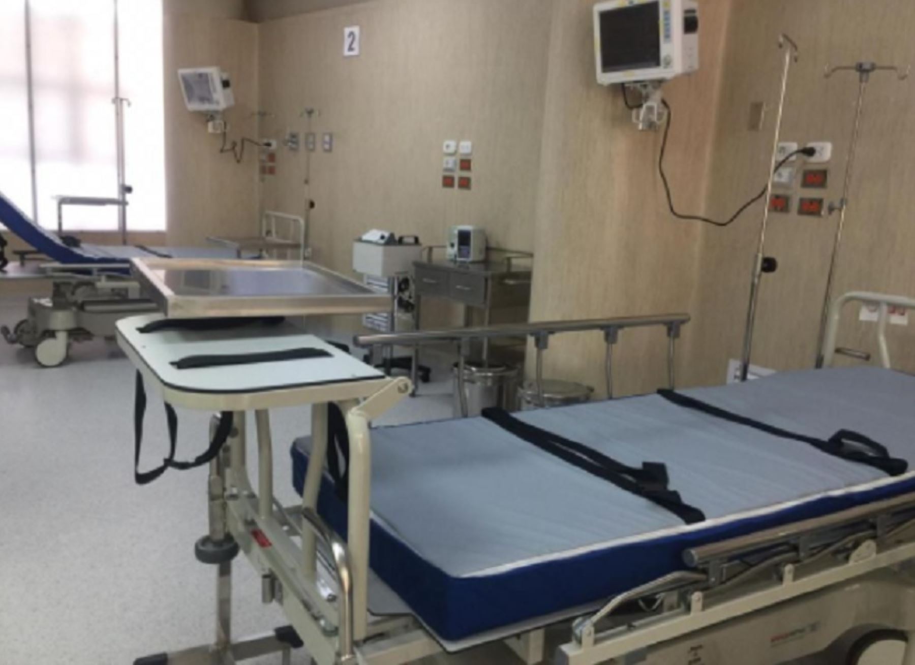 Cuatro camas para recibir pacientes con el covid-19 se sumaron a la Unidad de Cuidados Intensivos (UCI) del Hospital Honorio Delgado, designado como Hospital Covid-19, elevándose a 14 el número de camas para pacientes graves con la enfermedad.