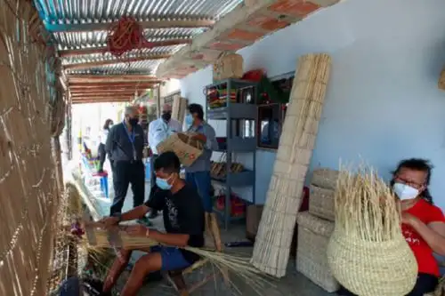El ministro del Ambiente, Gabriel Quijandría, acompañado del viceministro de Gestión Ambiental, Mariano Castro, visitó en la víspera los talleres de los artesanos y los humedales costeros de esa zona. En su interacción con los pobladores, pudo conocer de cerca el proceso de dicho emprendimiento y la labor que realizan en favor de la conservación ambiental.