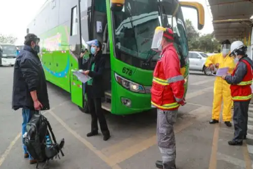 Están permitidas las actividades de servicios vinculadas al transporte aéreo, férreo, terrestre, marítimo y fluvial. Incluye el cabotaje marítimo.