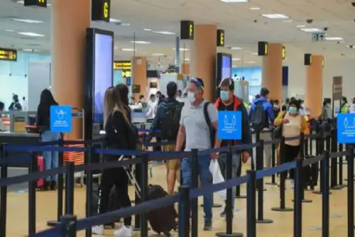 Viajes aéreos: presentación de prueba molecular o antígeno negativa es obligatoria