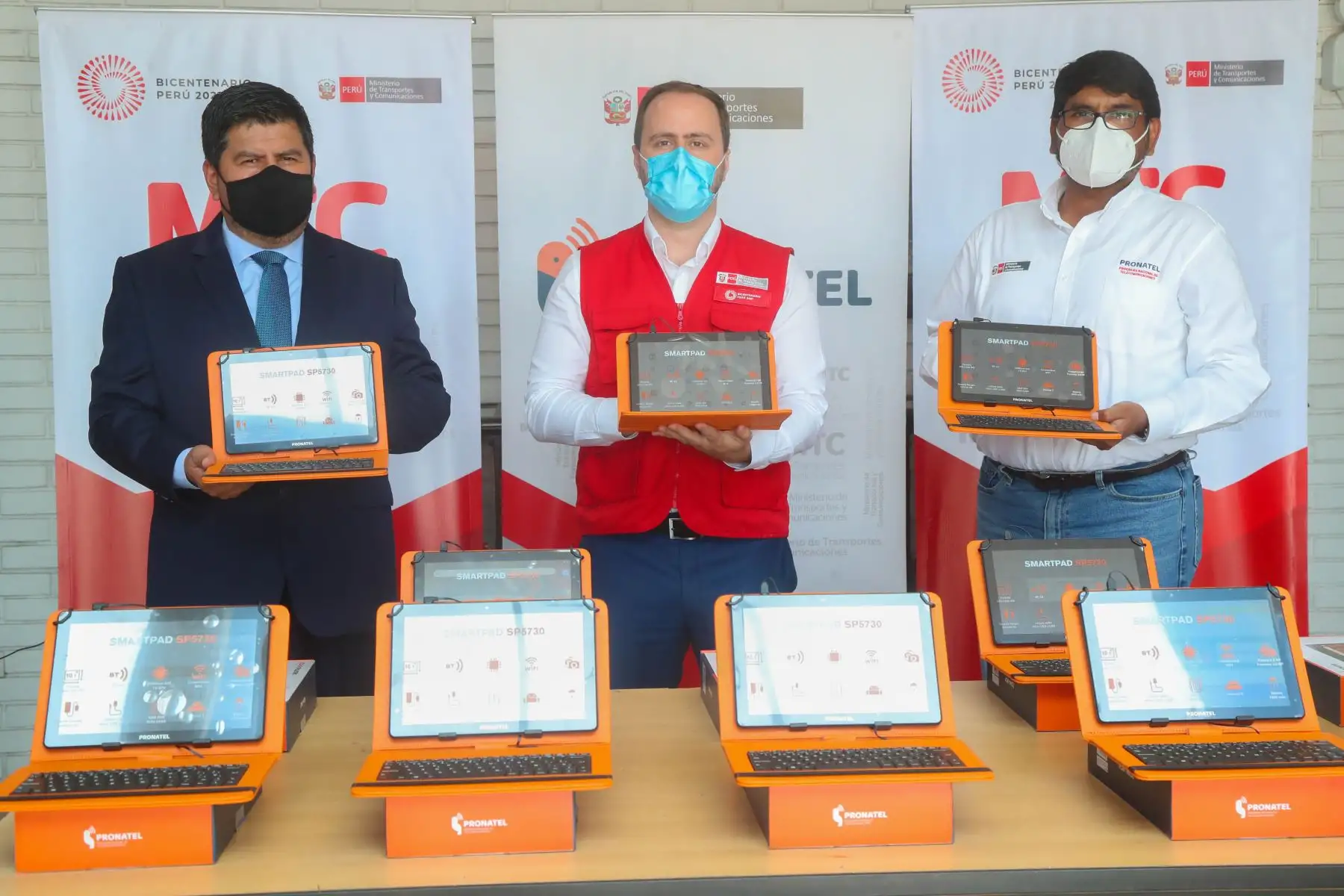 Con el objetivo de potenciar la experiencia escolar de niños y adolescentes de la región Huancavelica y desarrollar sus habilidades digitales, el Ministerio de Transportes y Comunicaciones (MTC) entregó 2692 tablets a su gobierno regional. Foto: MTC