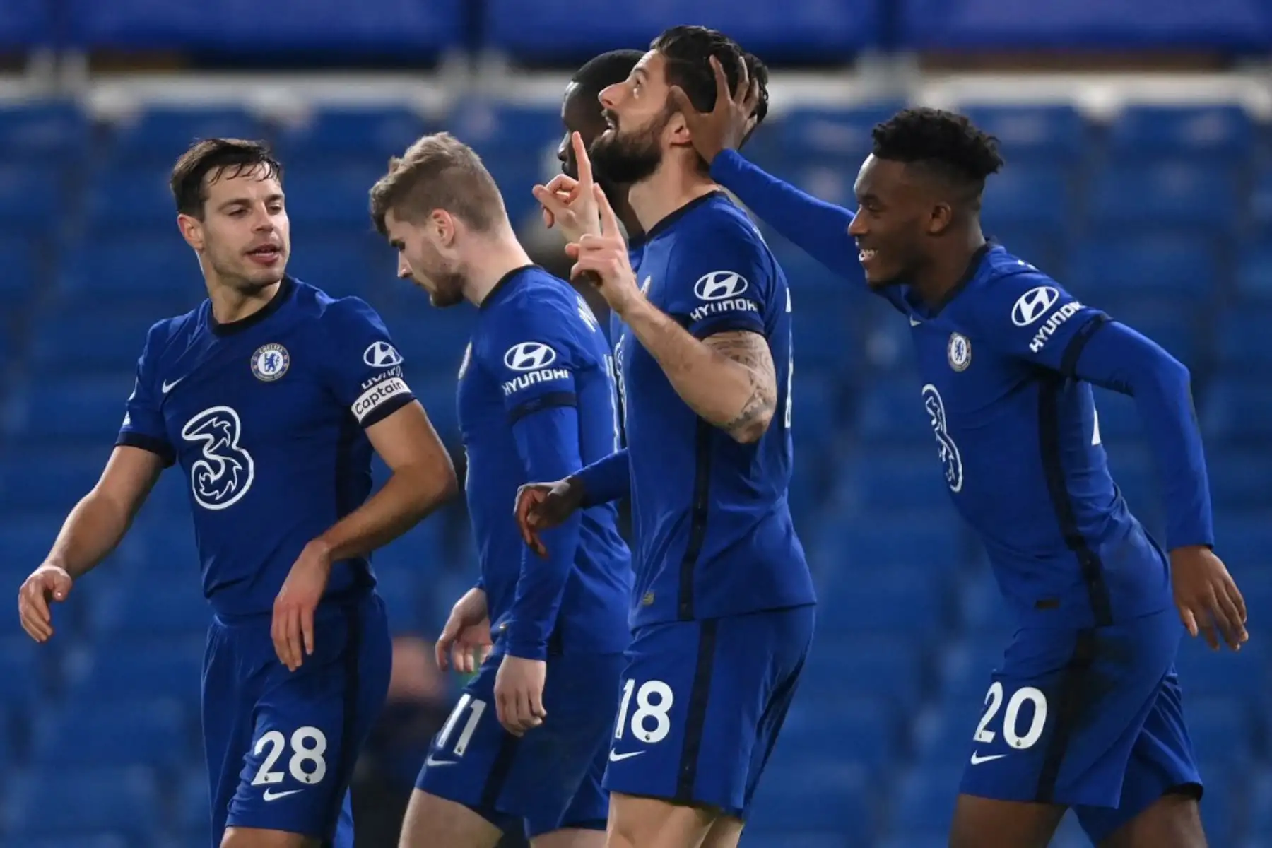 El delantero francés del Chelsea, Olivier Giroud, celebra el gol de apertura durante el partido de fútbol de la Premier League inglesa entre el Chelsea y el Newcastle United en Stamford Bridge en Londres.

Foto:AFP
