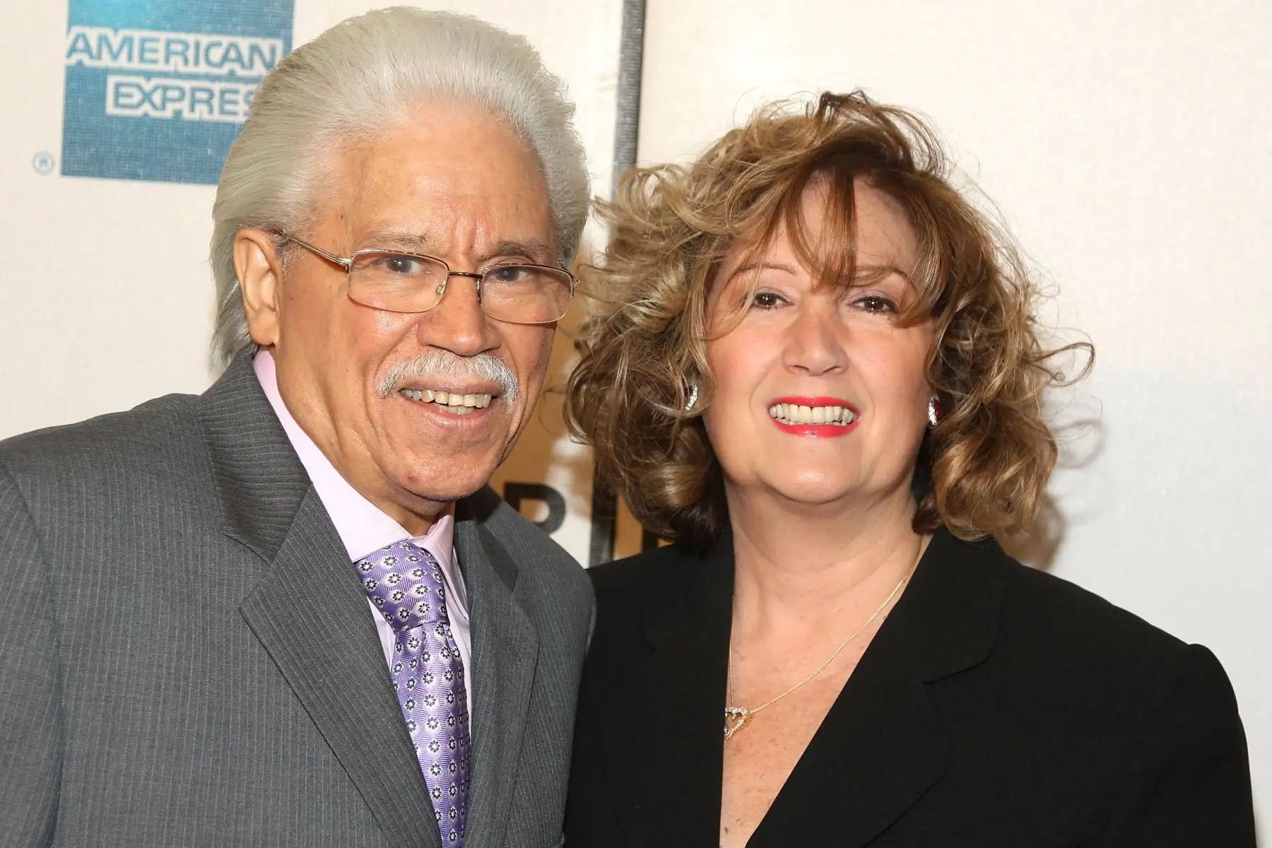 El músico Johnny Pacheco y su esposa Cuqui Pacheco asisten al panel de discusión "Conversaciones en el cine: 90 millas el documental" durante el Festival de Cine de Tribeca 2008 el 1 de mayo de 2008 en la ciudad de Nueva York.
Foto AFP