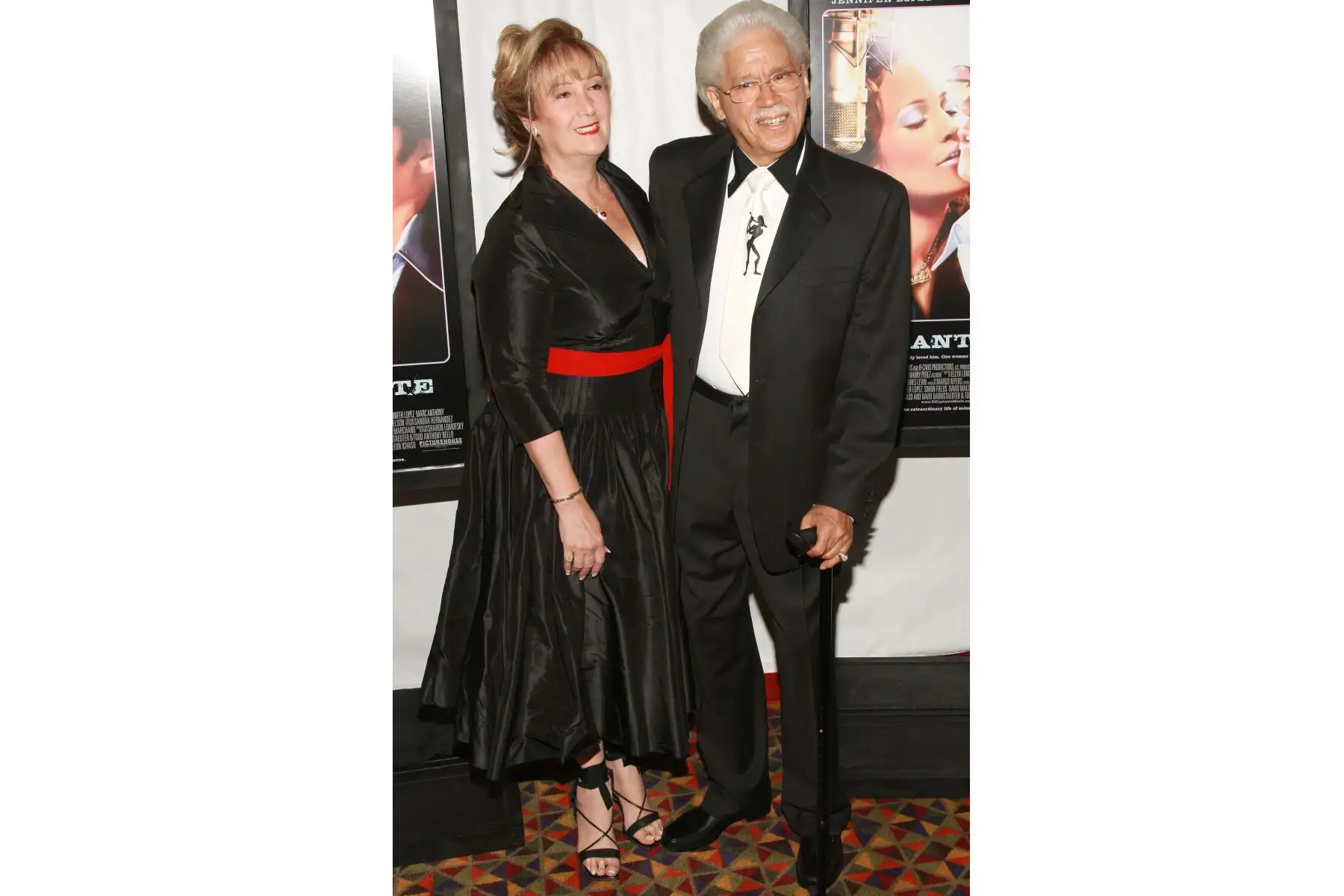 La bailarina / cantante Iris Chacon y el músico Johnny Pacheco asisten al estreno de "El Cantante" en el 42nd street AMC Theatre el 26 de julio de 2007 en la ciudad de Nueva York. 
Foto: AFP