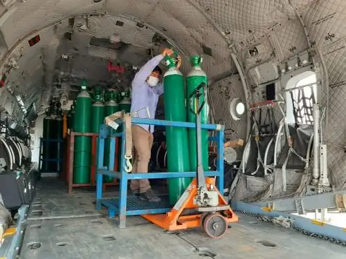EsSalud Loreto recibe 130 balones de oxígeno medicinal para reforzar la atención a los pacientes críticos de covid-19.