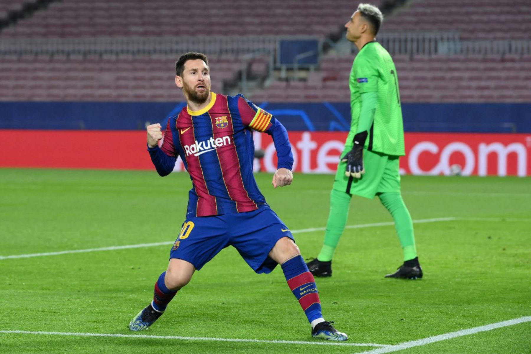 El delantero argentino del Barcelona Lionel Messi celebra tras marcar un gol durante el partido de ida de los octavos de final de la Liga de Campeones de la UEFA entre el FC Barcelona y el Paris Saint-Germain FC en el estadio Camp Nou.

Foto: AFP