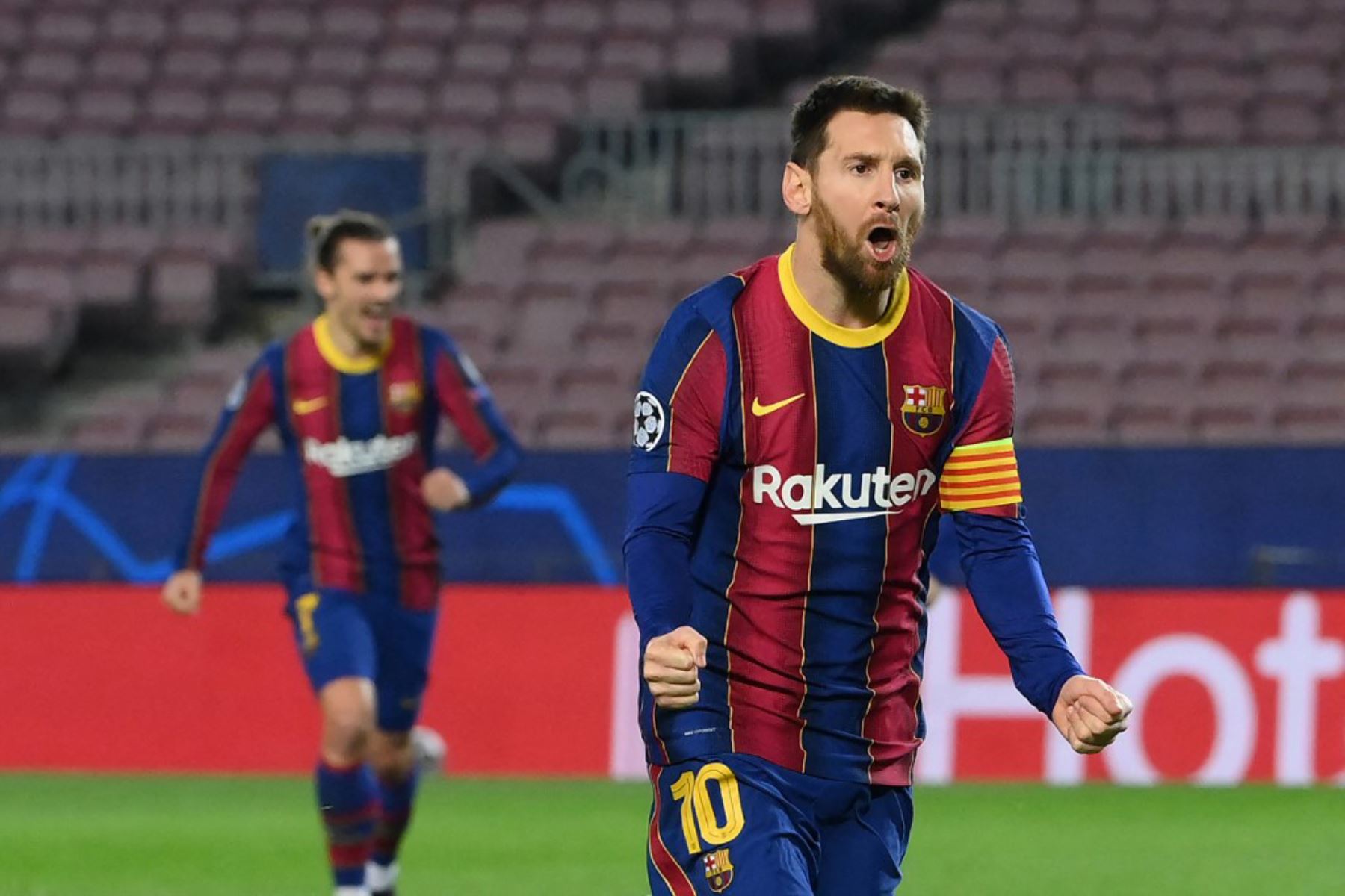El delantero argentino del Barcelona Lionel Messi celebra tras marcar un gol durante el partido de ida de los octavos de final de la Liga de Campeones de la UEFA entre el FC Barcelona y el Paris Saint-Germain FC en el estadio Camp Nou.

Foto: AFP