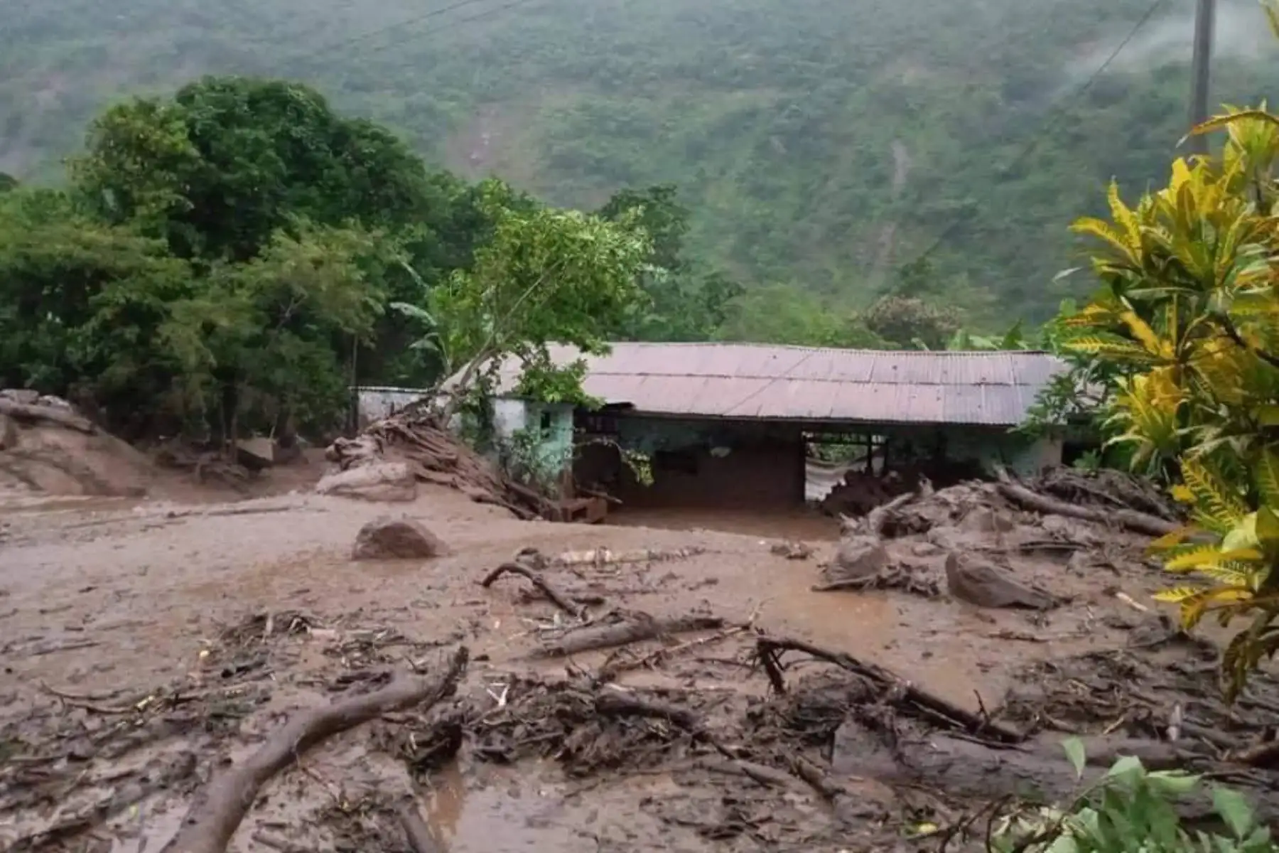 El Instituto Nacional de Defensa Civil (Indeci) informó que intensas lluvias provocaron deslizamientos, activación de quebrada, desborde de río y huaico en los distritos Ichocán, Chirinos, San Pablo, Cochabamba, Sitacocha y Chilete. ANDINA/Difusión