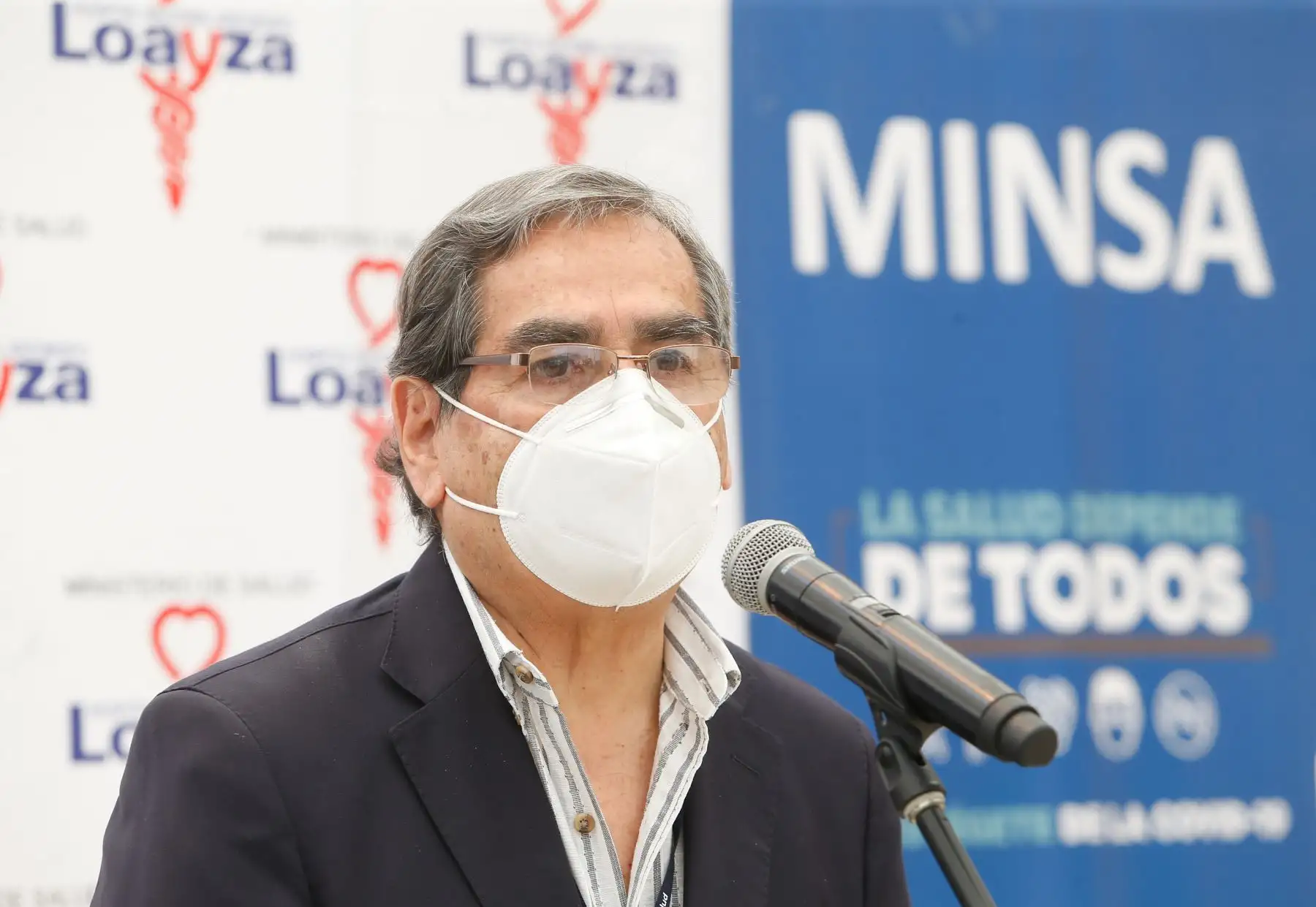 Ministro de Salud, Óscar Ugarte, participa en la puesta en funcionamiento de la nueva planta de oxígeno en el hospital Loayza. Foto: Minsa