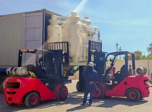 Áncash inicia instalación de nueva planta de oxígeno en Hospital Regional de Chimbote para reforzar atención a los pacientes críticos afectados por la covid-19.