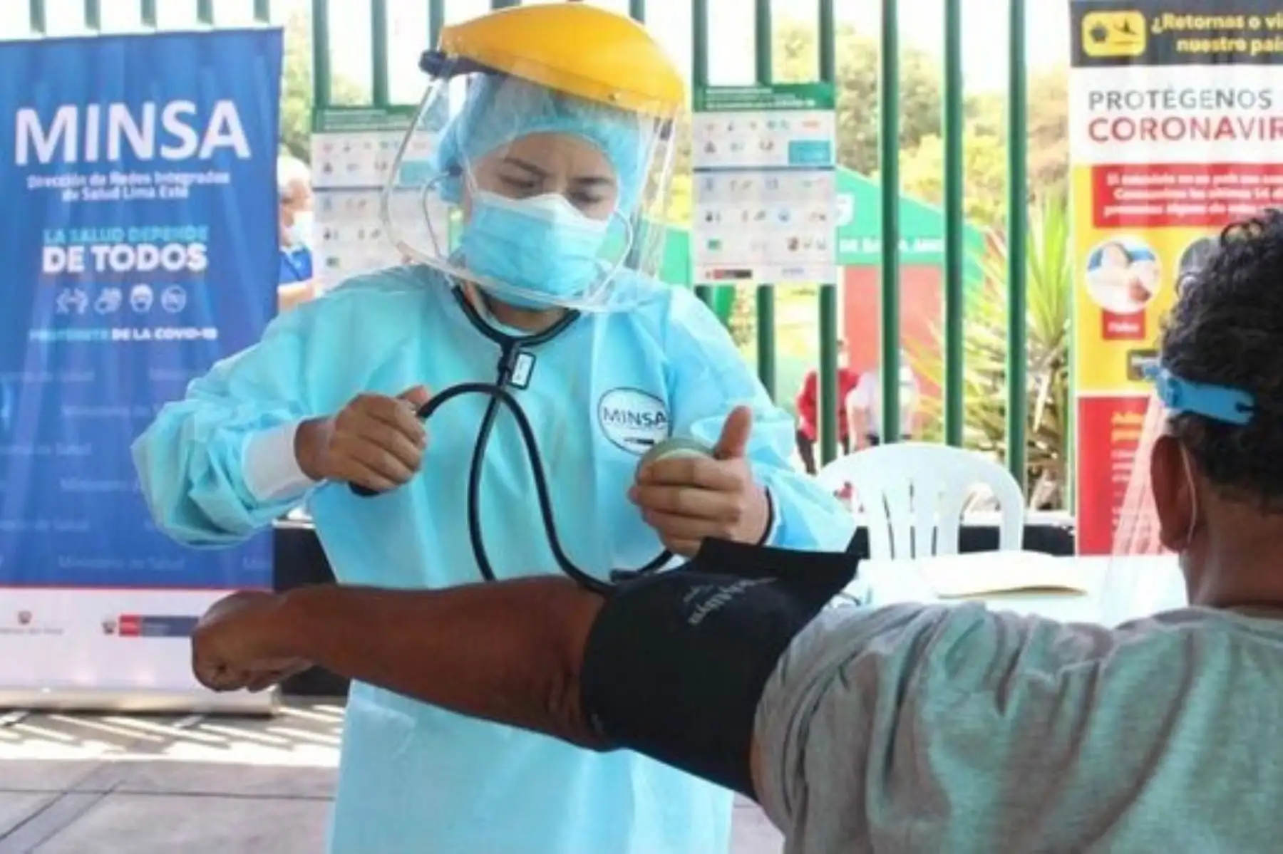 El Ministerio de Salud (Minsa), a través de la Dirección de Redes Integradas de Salud (Diris) Lima Este, implementó un Centro Rápido de Atención Temporal (CRAT) fijo en Santa Anita, para que las personas con síntomas o sospecha de COVID-19 accedan a un diagnóstico oportuno de la enfermedad, previa evaluación clínica.  Foto: ANDINA/Difusión