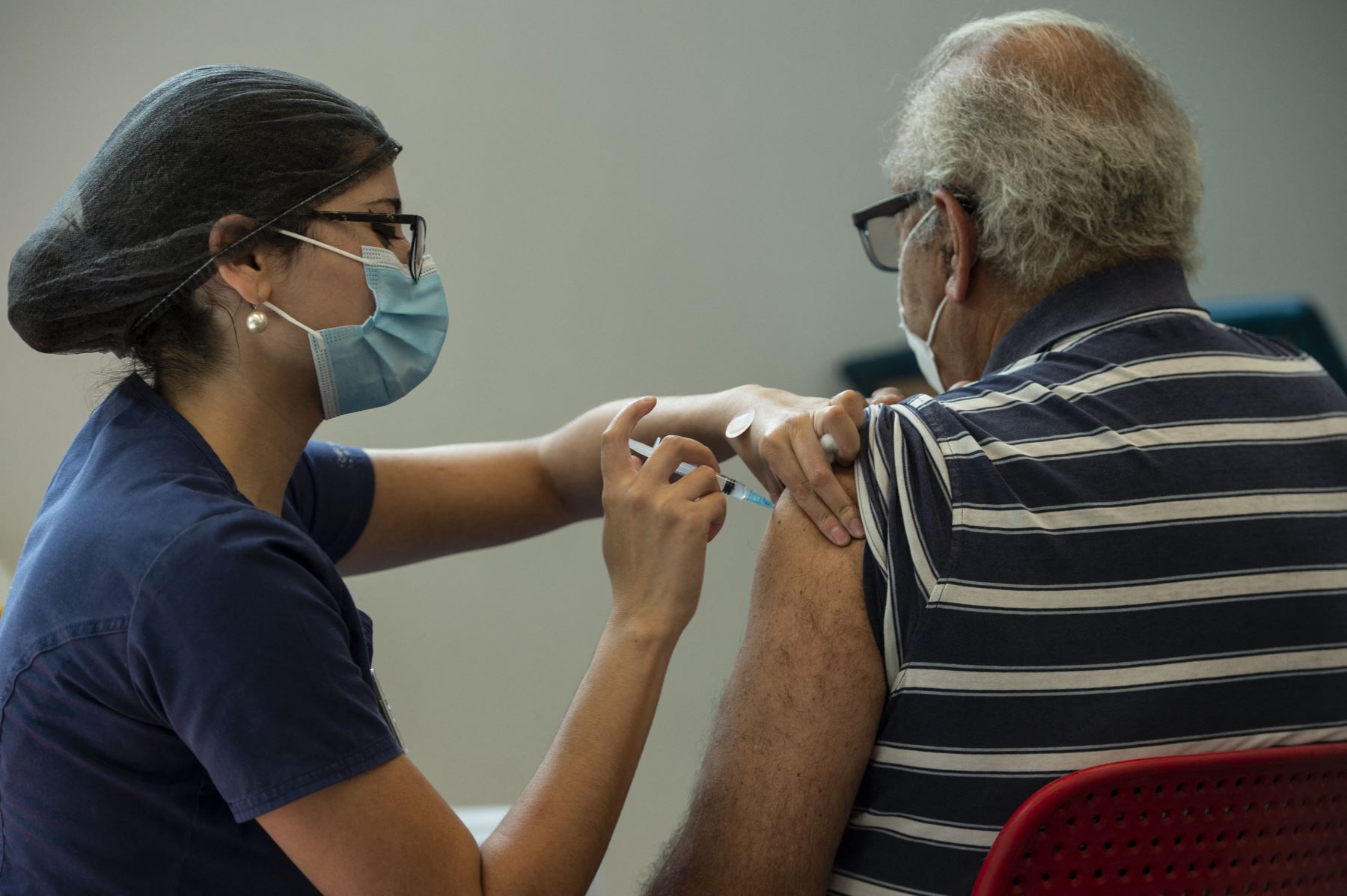 La OPS, organismo regional de la Organización Mundial de la Salud (OMS), apuesta al sistema Covax para poder vacunar a los que menos tienen. Foto: AFP