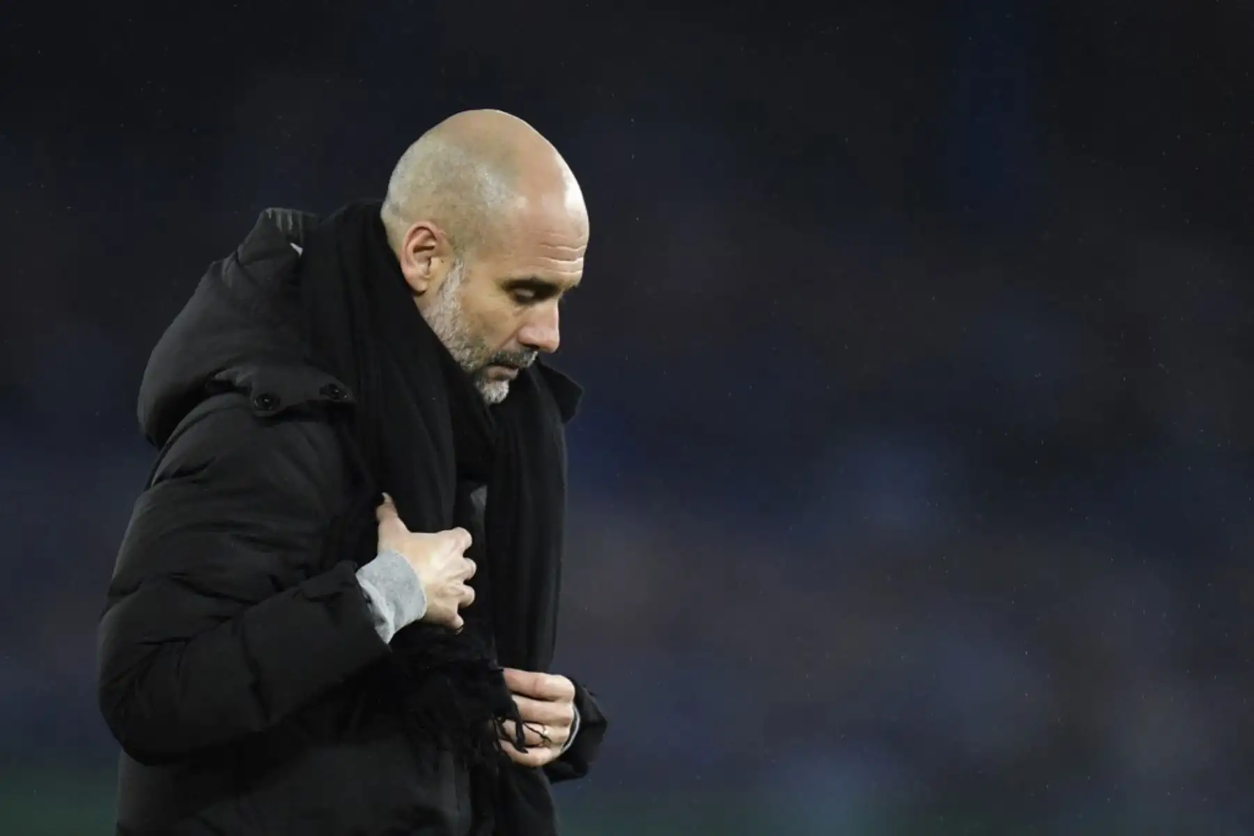 El técnico español del Manchester City, Pep Guardiola, reacciona en el descanso durante el partido de fútbol de la Premier League inglesa entre el Everton y el Manchester United en Goodison Park en Liverpool

Foto:AFP