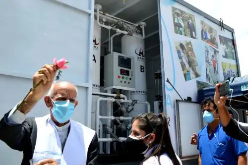 La planta empezó a operar con el llenado de balones de oxígeno que servirán para atender a pacientes y personas infectados que no cuentan con recursos económicos. Foto: ANDINA/Cortesía Eduard Lozano