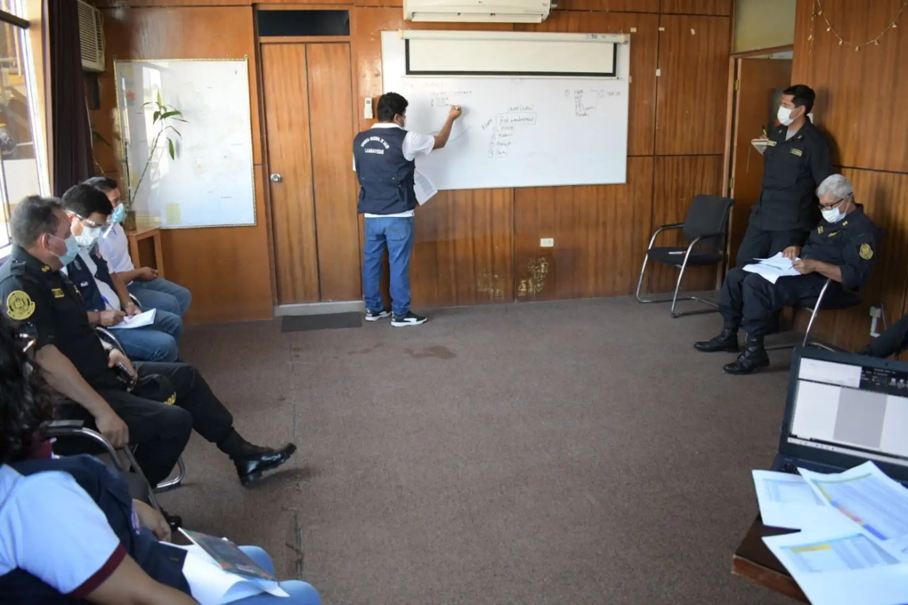 Reunión para coordinar la seguridad de la segunda etapa de vacunación contra el covid-19 en Lambayeque.