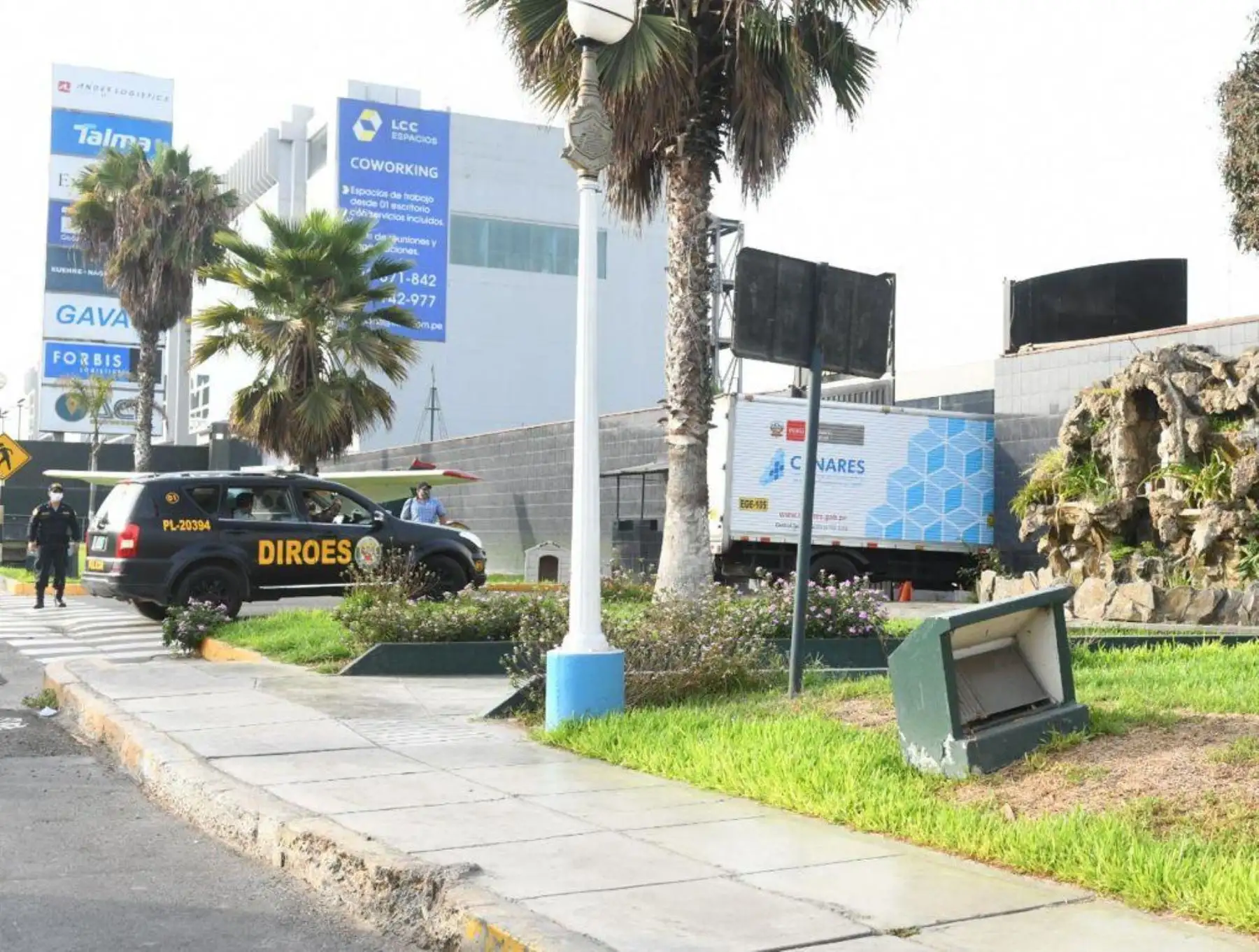 Un nuevo lote de vacunas que refuerza la lucha contra la covid-19 en el Perú fue trasladado a Ica a través de la Dirección de Aviación de la Polícia. Foto: ANDINA/Difusión