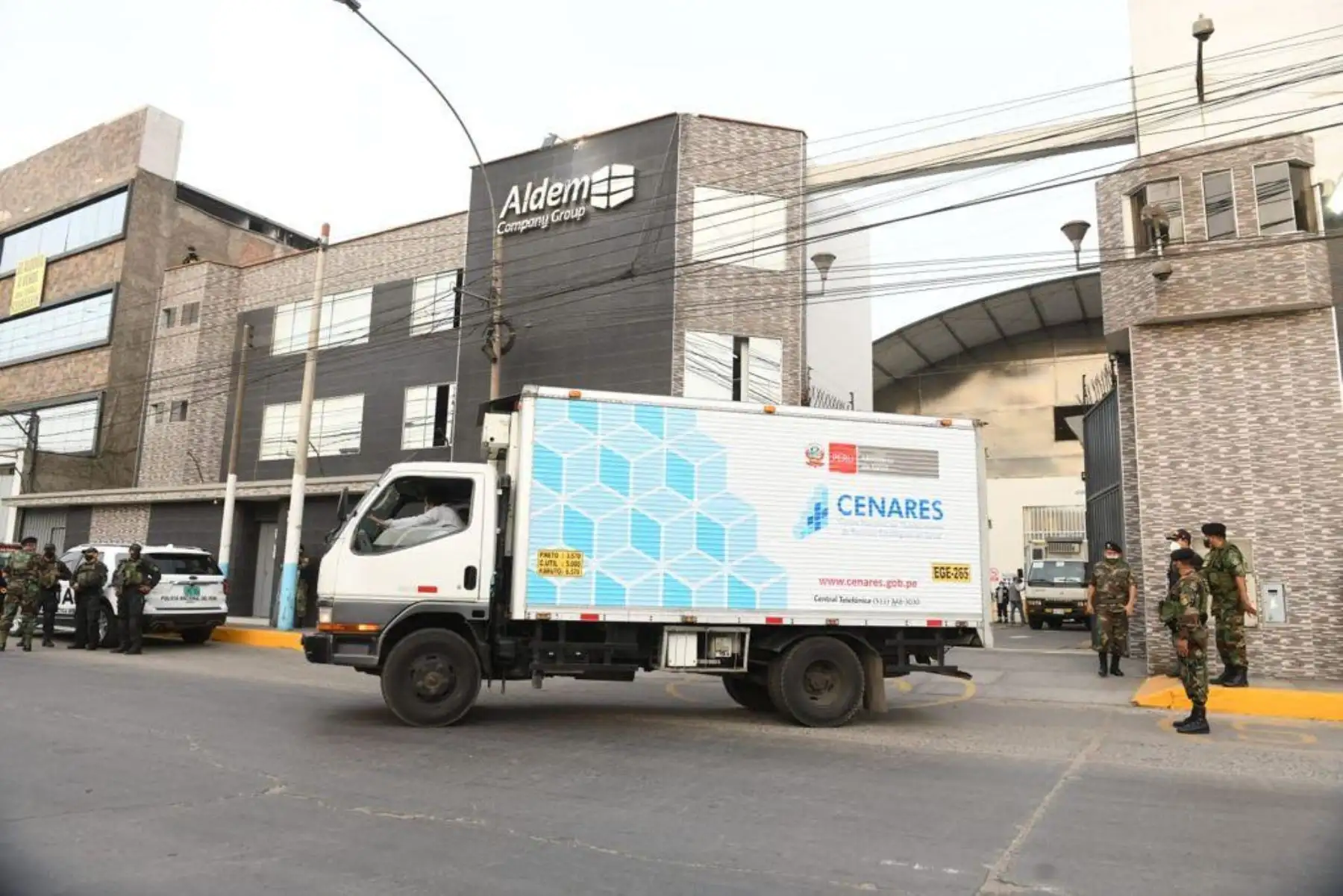 La Polícia Nacional peruana continúa garantizando el resguardo durante el traslado y distribución del segundo lote de vacunas contra la covid-19. Los dispositivos de seguridad se realizan en todas las regiones del país. Foto: ANDINA/Difusión