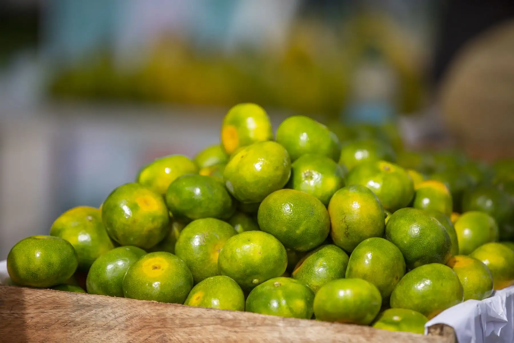 El mercado mayorista móvil de la Municipalidad de Lima llega a Club Zonal Huáscar en Villa El Salvador, donde los vecinos pueden comprar productos de primera necesidad a bajos precios. Foto: MML
