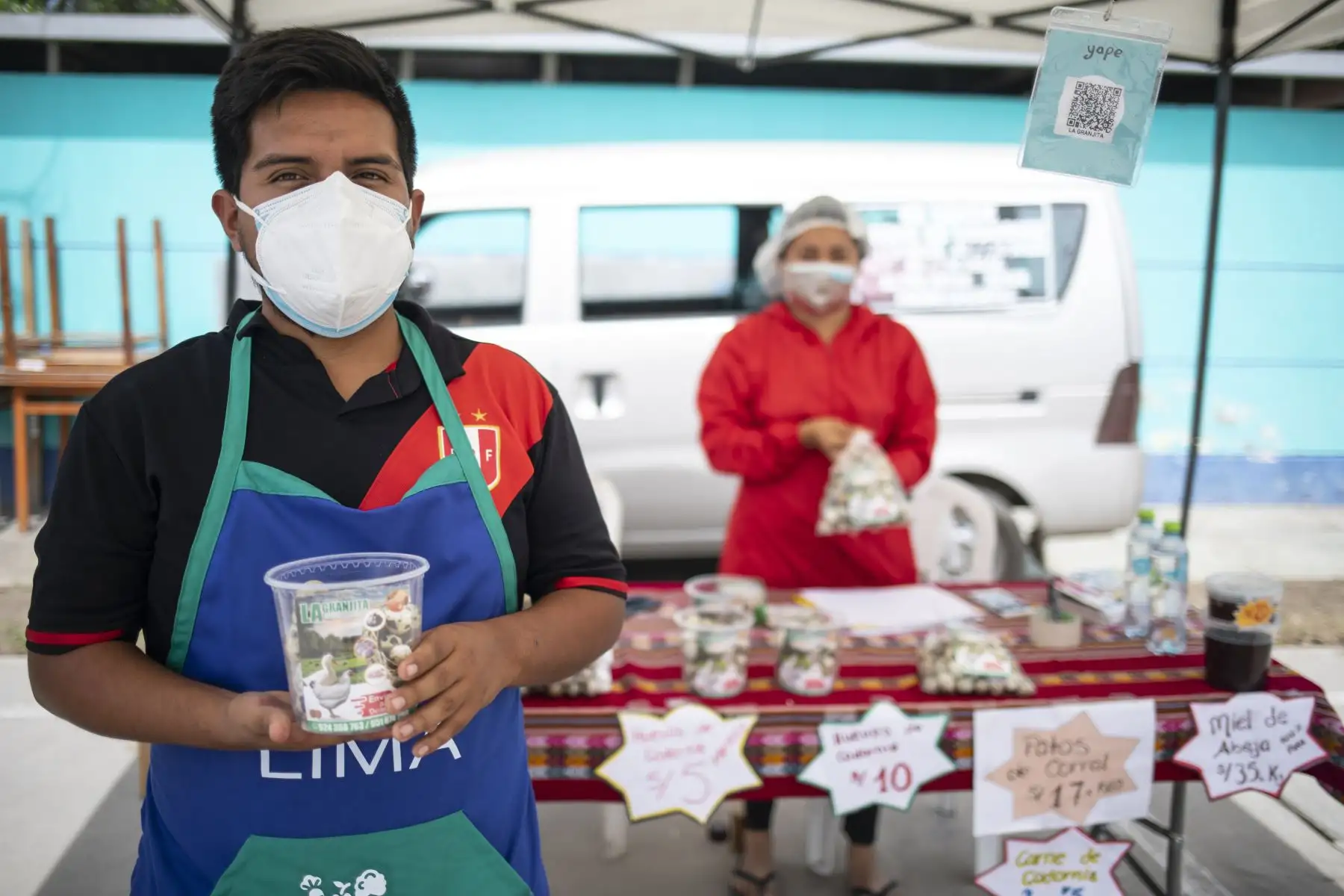 El mercado mayorista móvil de la Municipalidad de Lima llega a Club Zonal Huáscar en Villa El Salvador, donde los vecinos pueden comprar productos de primera necesidad a bajos precios. Foto: MML