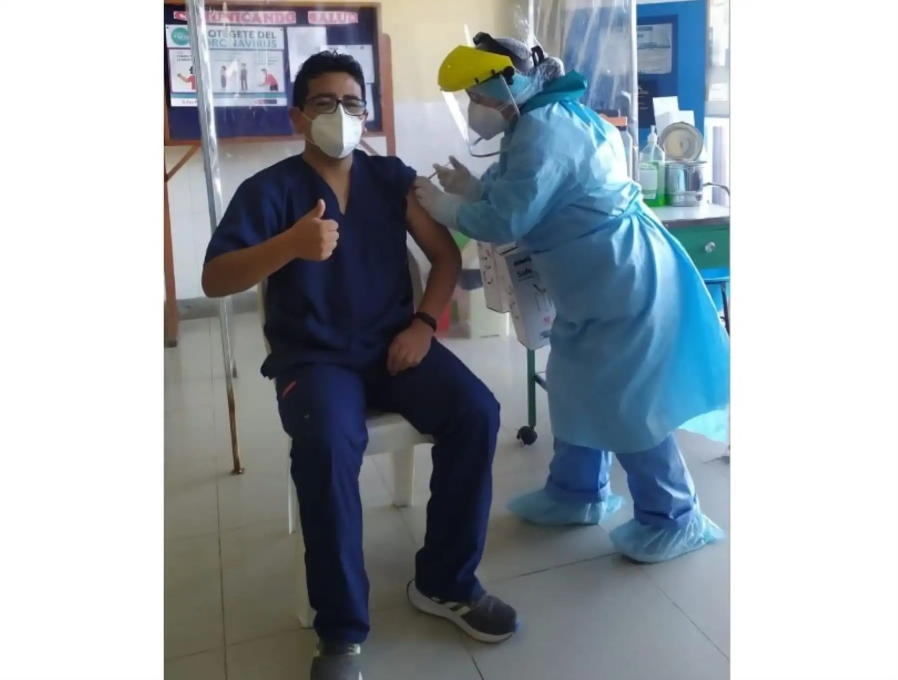 Pasco completa al 100 % proceso de inmunización de la vacuna contra la covid-19 al personal de salud que participa en la primera línea de lucha contra la pandemia.
