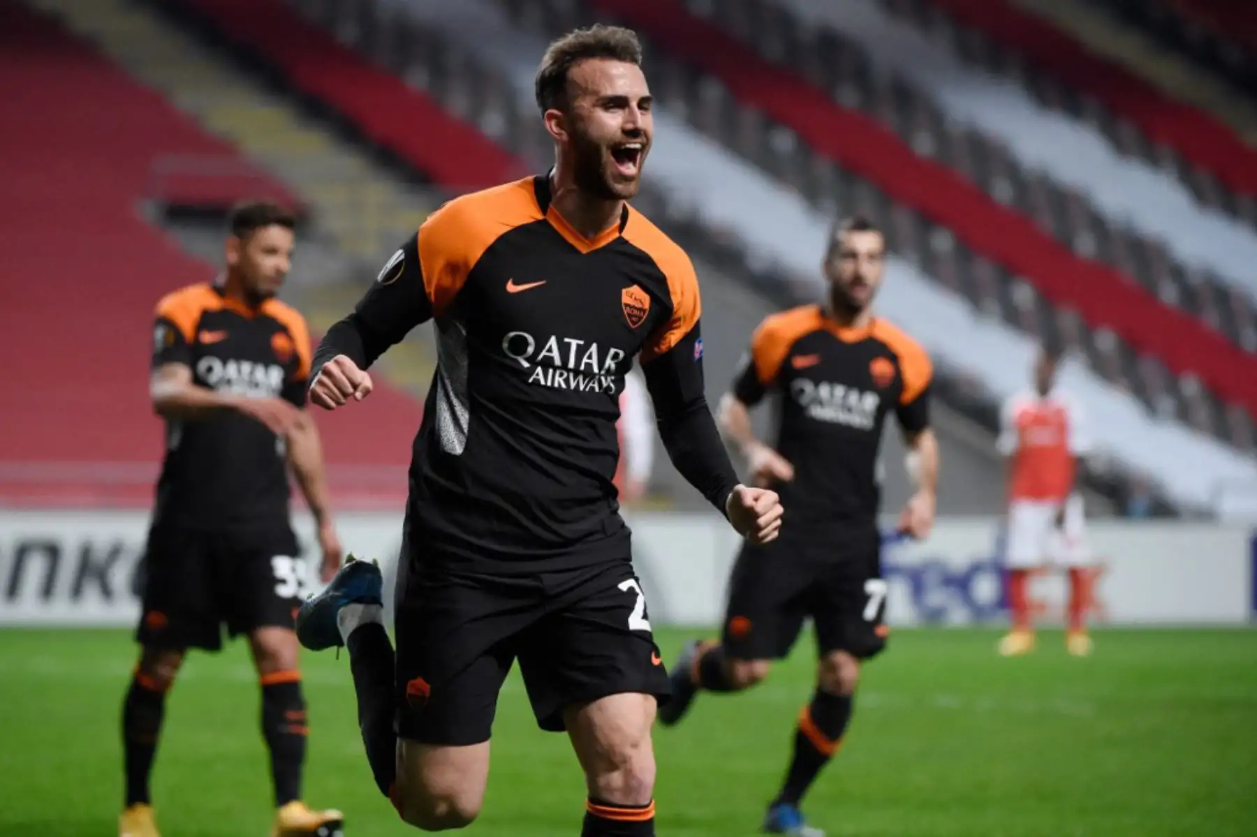 El delantero español de la Roma Borja Mayoral celebra anotar el segundo gol de su equipo durante los dieciseisavos de final de la UEFA Europa League de ida entre el SC Braga y la Roma en el estadio José Alvalade de Lisboa


Foto: AFP