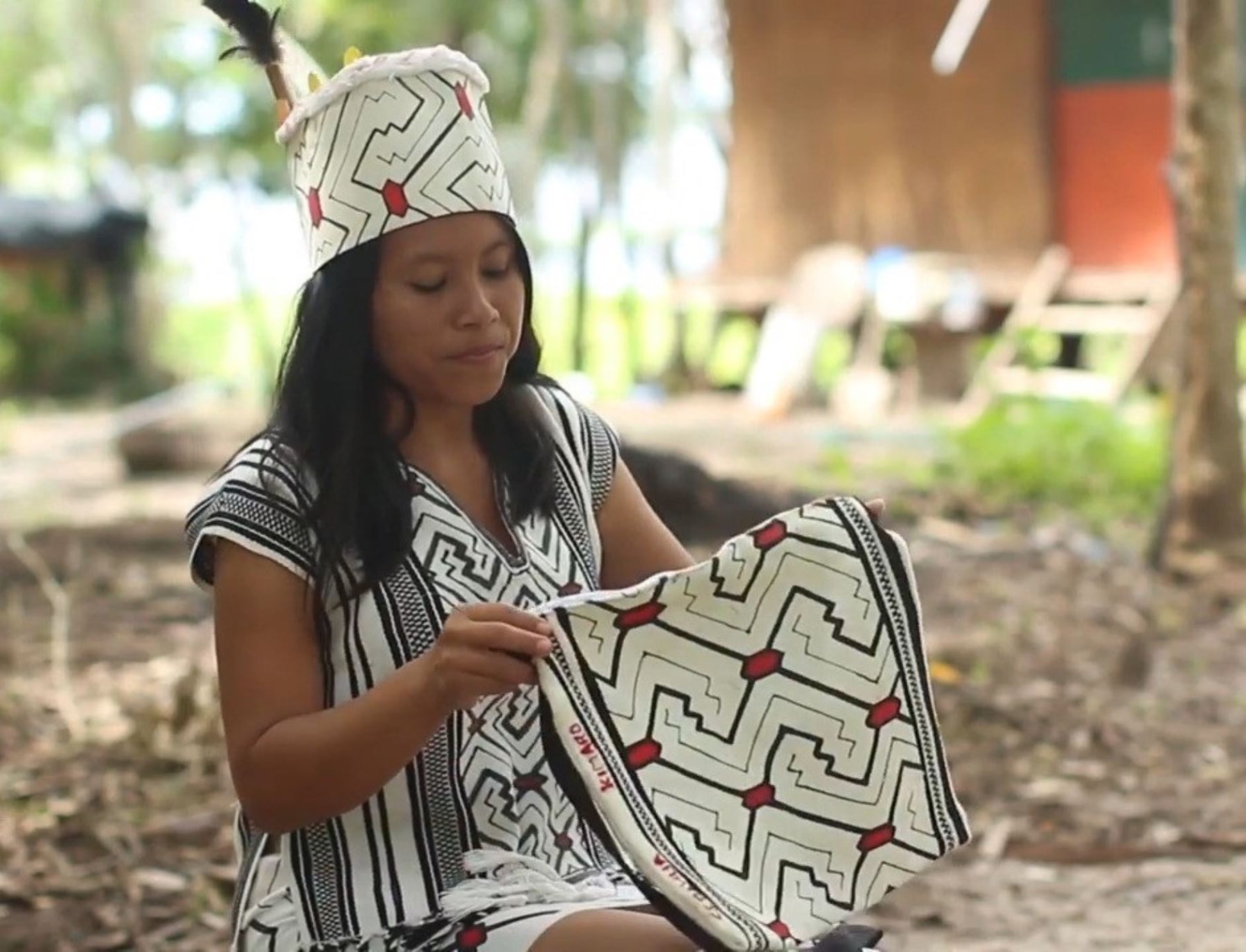 Mujeres artesanas de Ucayali se suman a la conservación del Parque Nacional Alto Purús y firman acuerdo con Sernanp. ANDINA/Difusión
