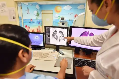 El INSN-San Borja ha detectado que el covid-19 en los adolescentes causa gran compromiso respiratorio y hasta un 70 % de afectación pulmonar. Foto: ANDINA/INSN-San Borja.