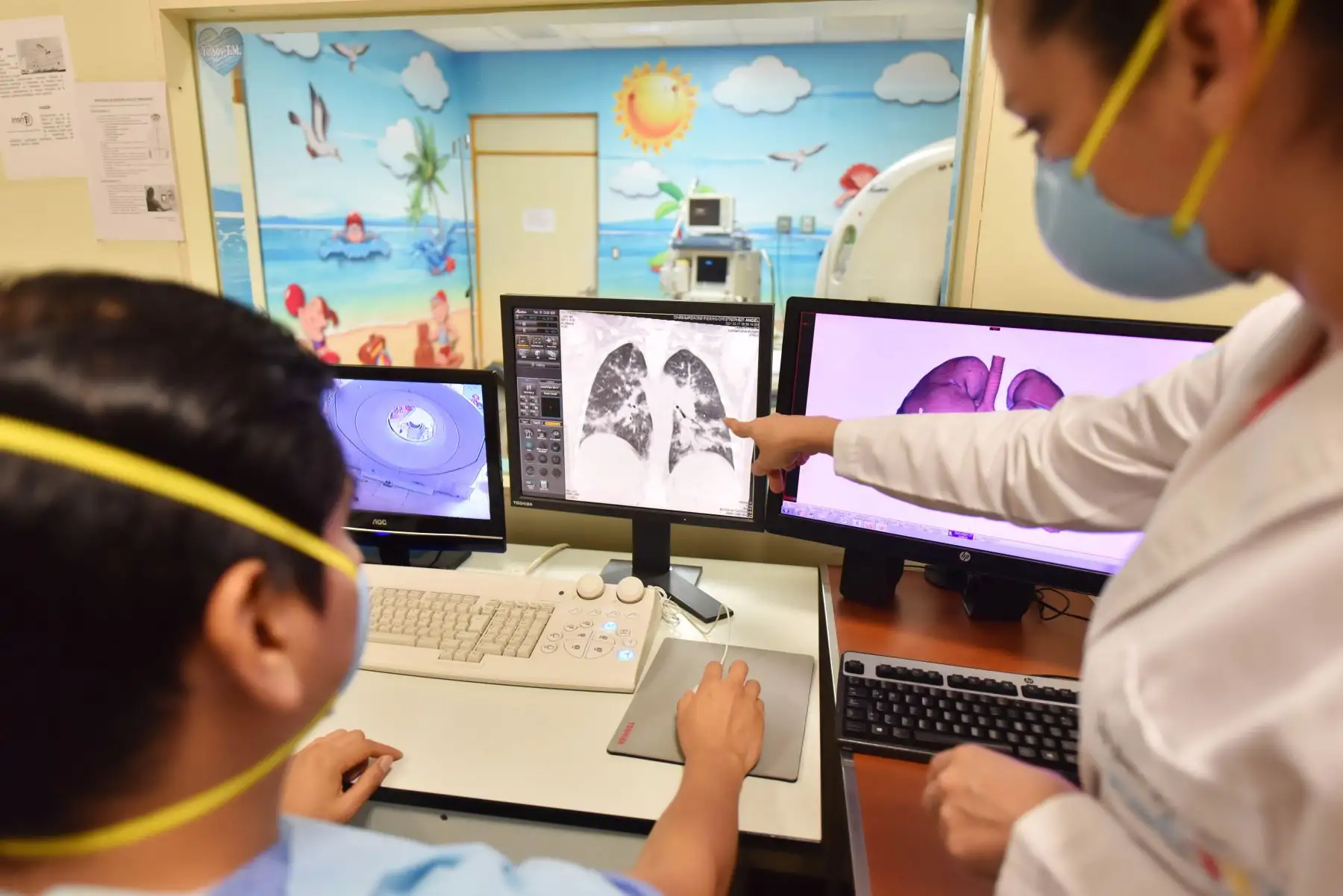El INSN-San Borja ha detectado que el covid-19 en los adolescentes causa gran compromiso respiratorio y hasta un 70 % de afectación pulmonar. Foto: ANDINA/INSN-San Borja.